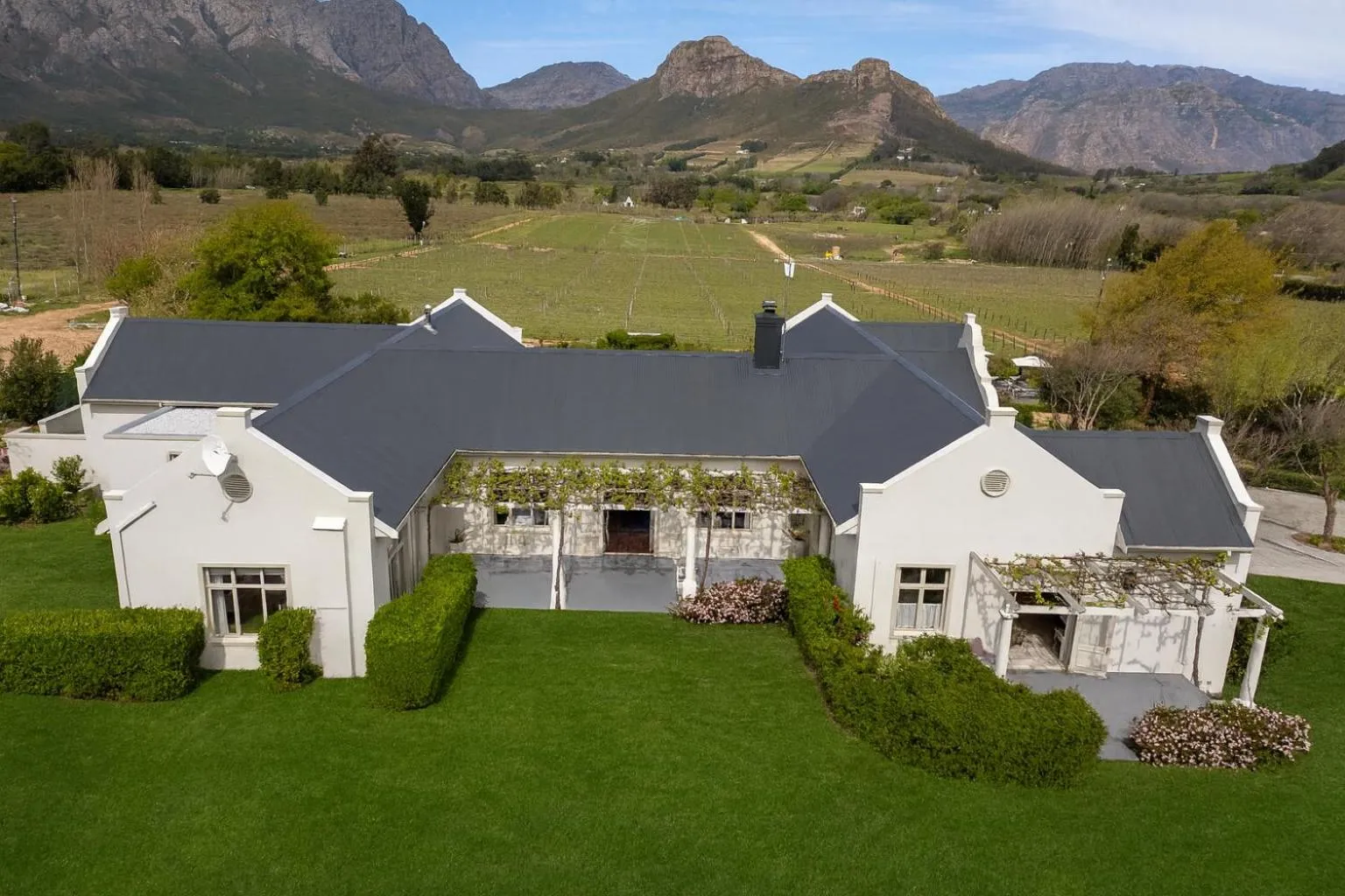 Property building in Cape Vue Country House