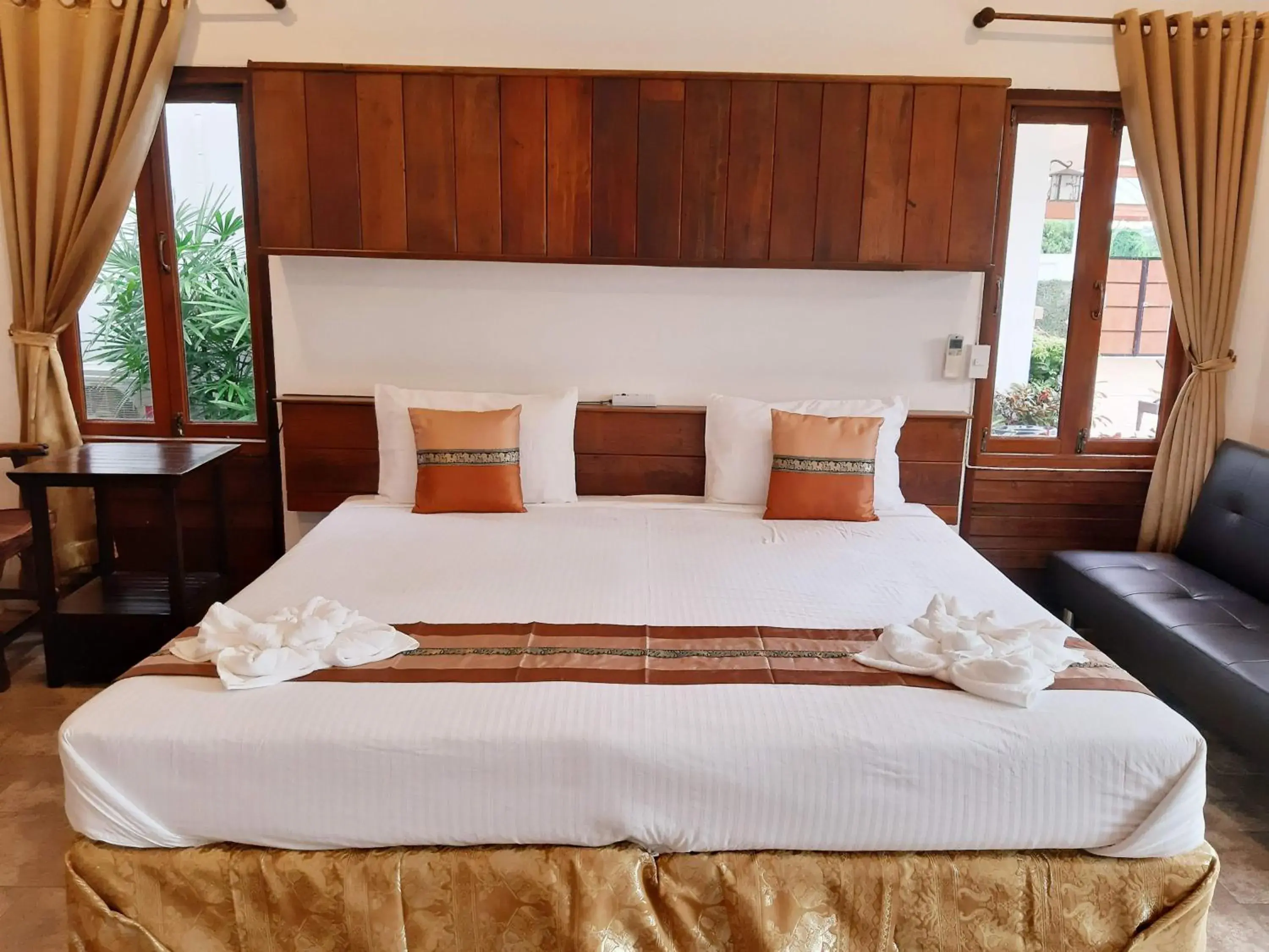 Deluxe Double Room with Shower - single occupancy in Rungnara pool villa Deluxe Double Room with Shower - single occupancy in Rungnara pool villa