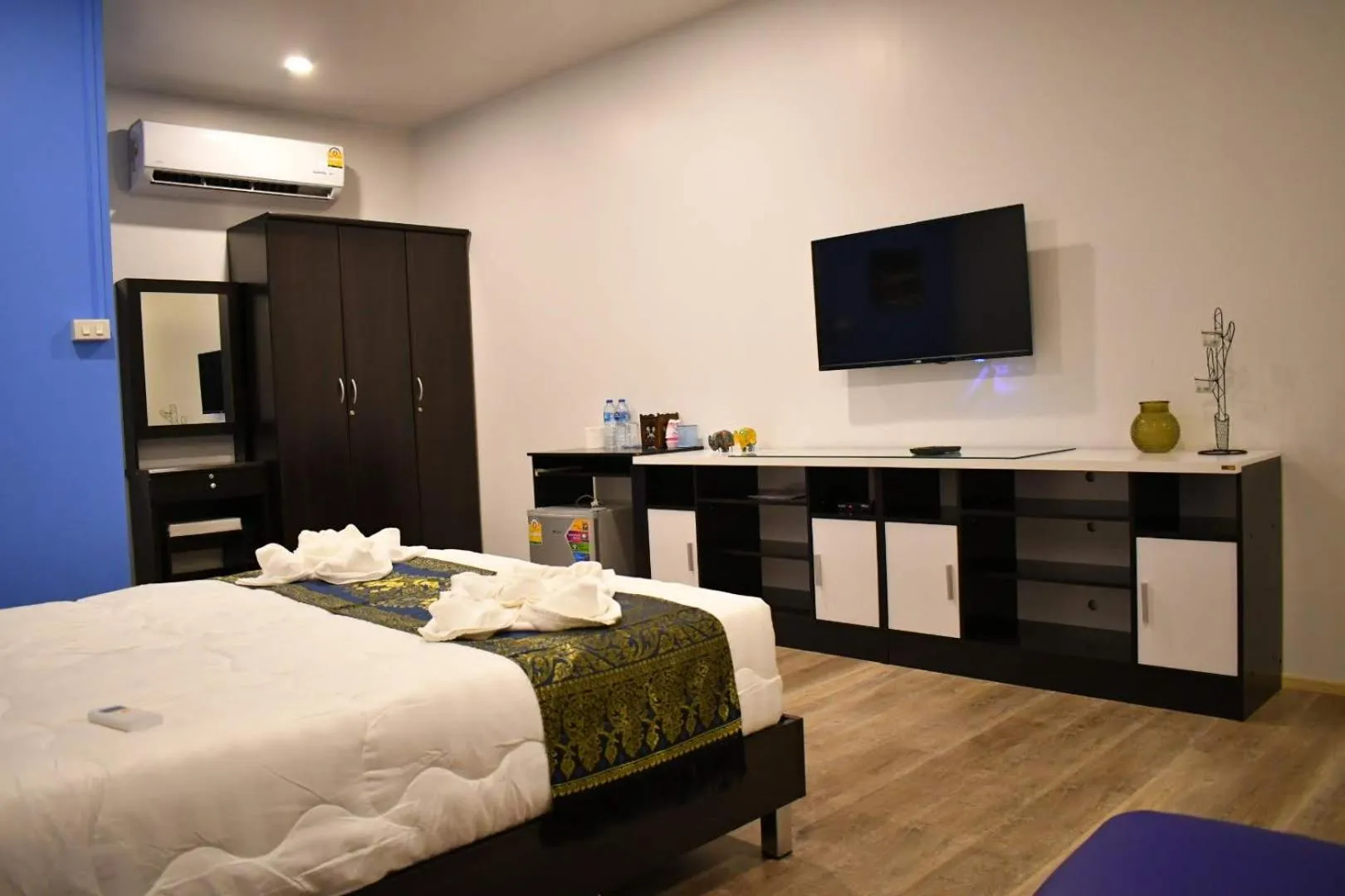 TV and multimedia, Bed in Rungnara pool villa