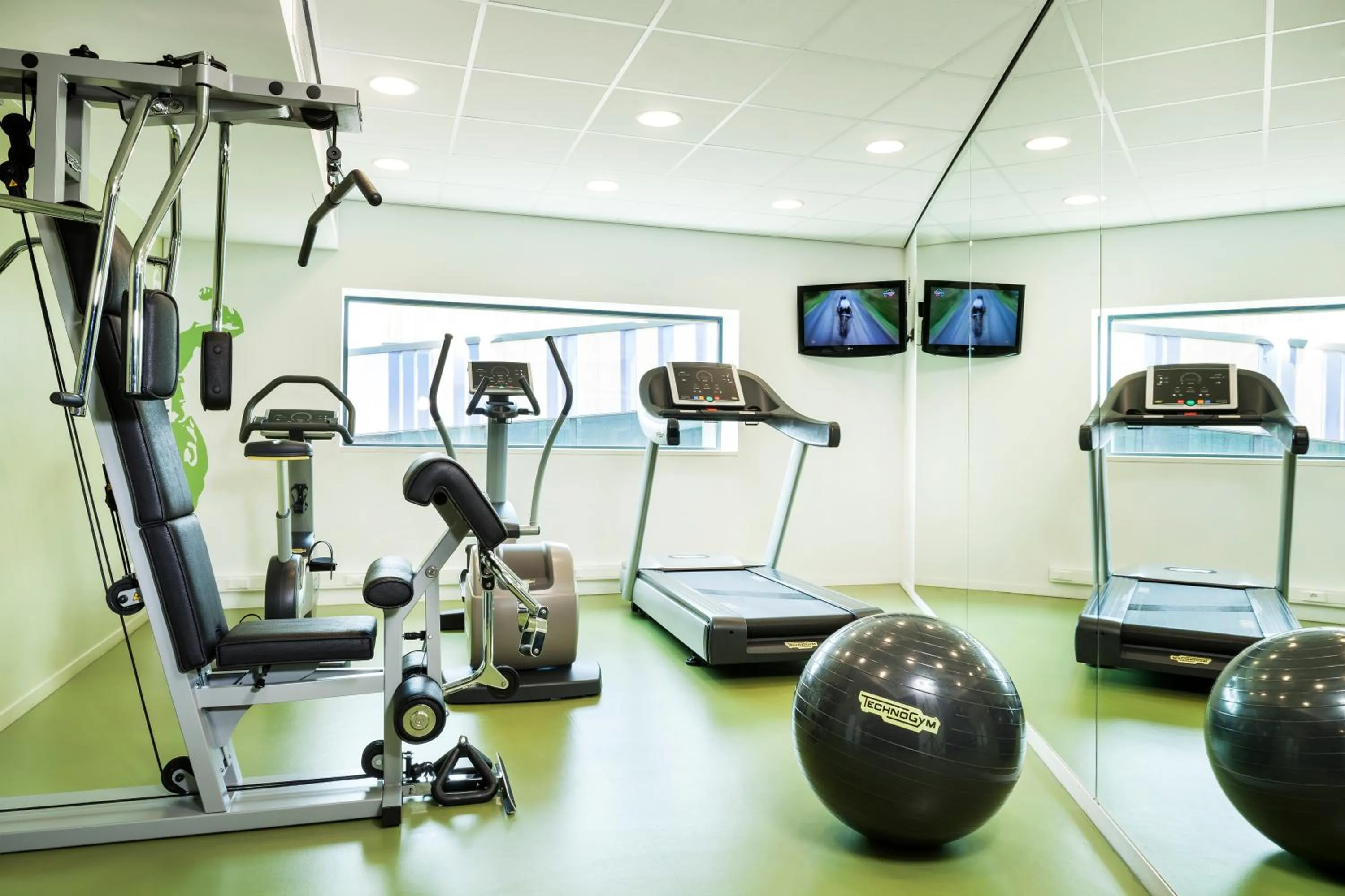 Fitness centre/facilities in Park Inn by Radisson Leuven