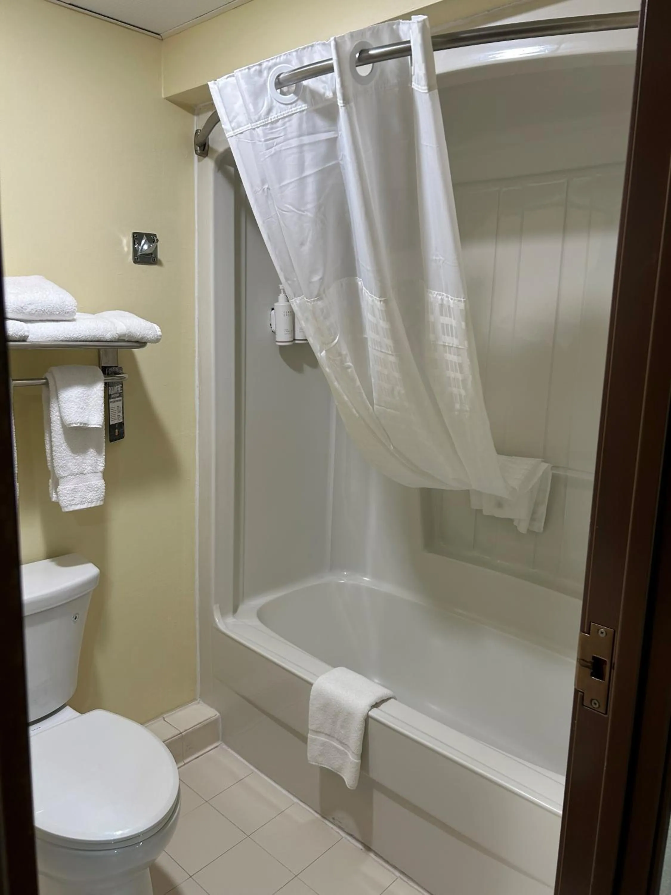 Bathroom in Super 8 by Wyndham Gettysburg