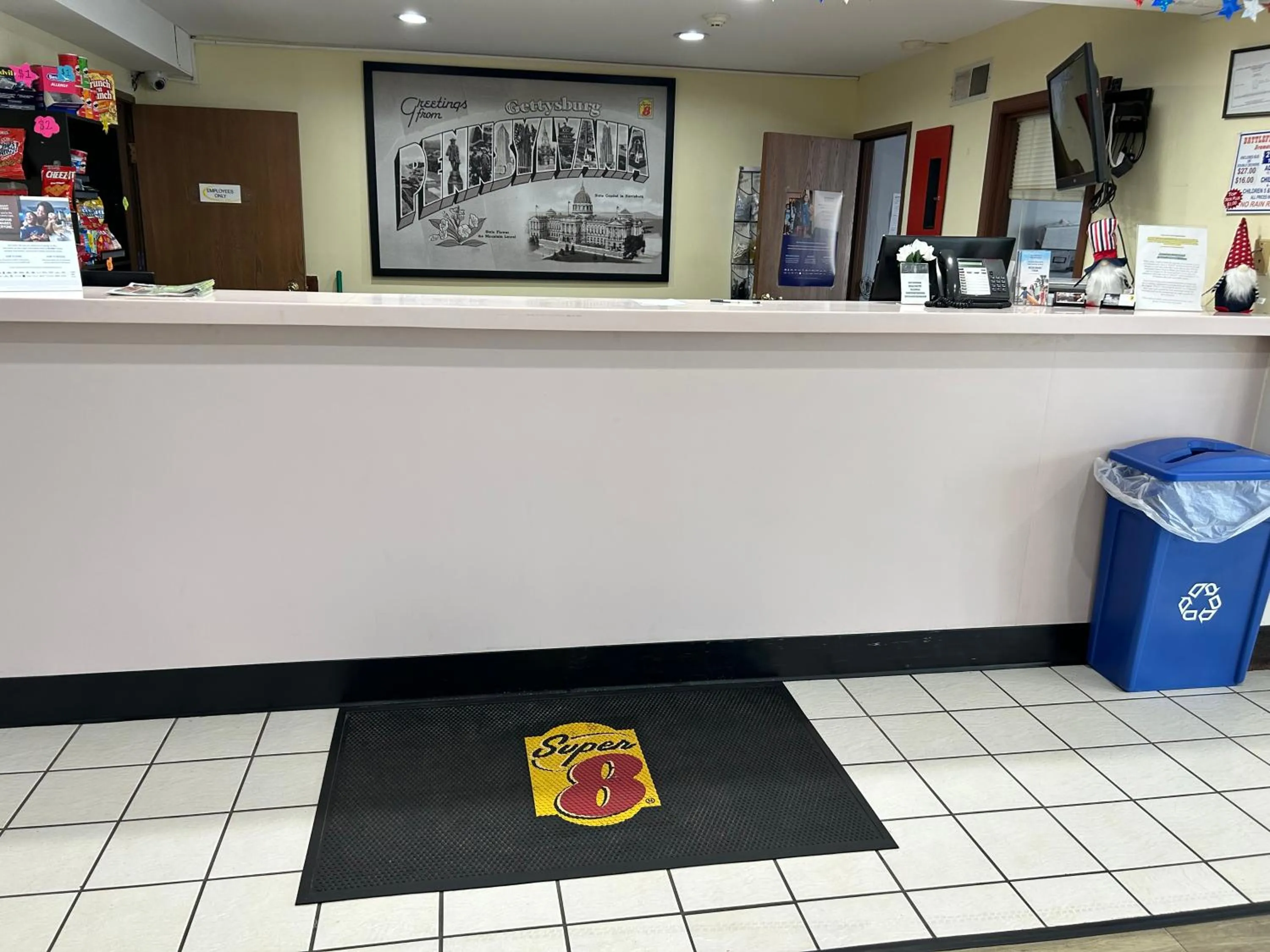 Lobby or reception in Super 8 by Wyndham Gettysburg