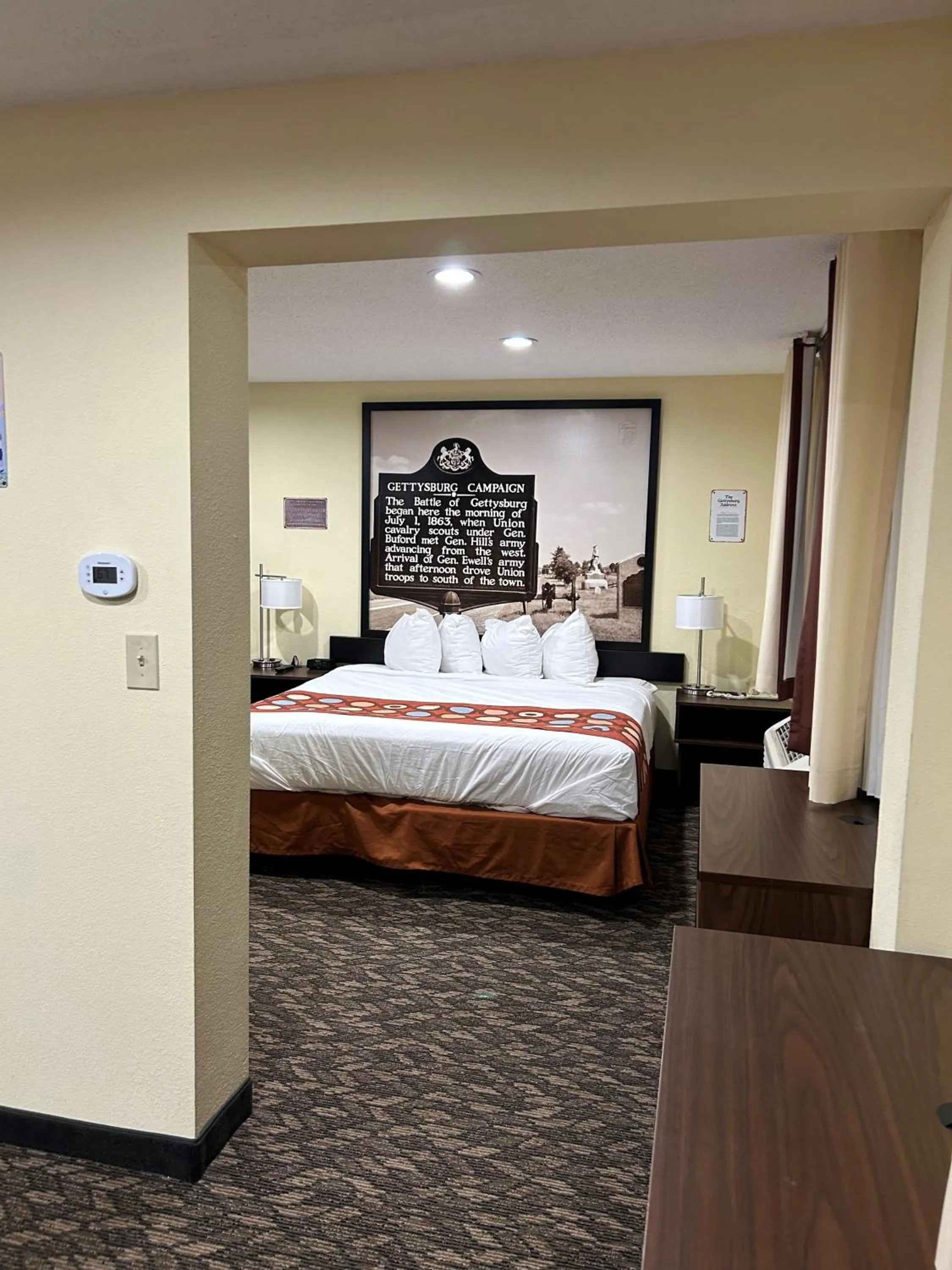 Bedroom, Bed in Super 8 by Wyndham Gettysburg