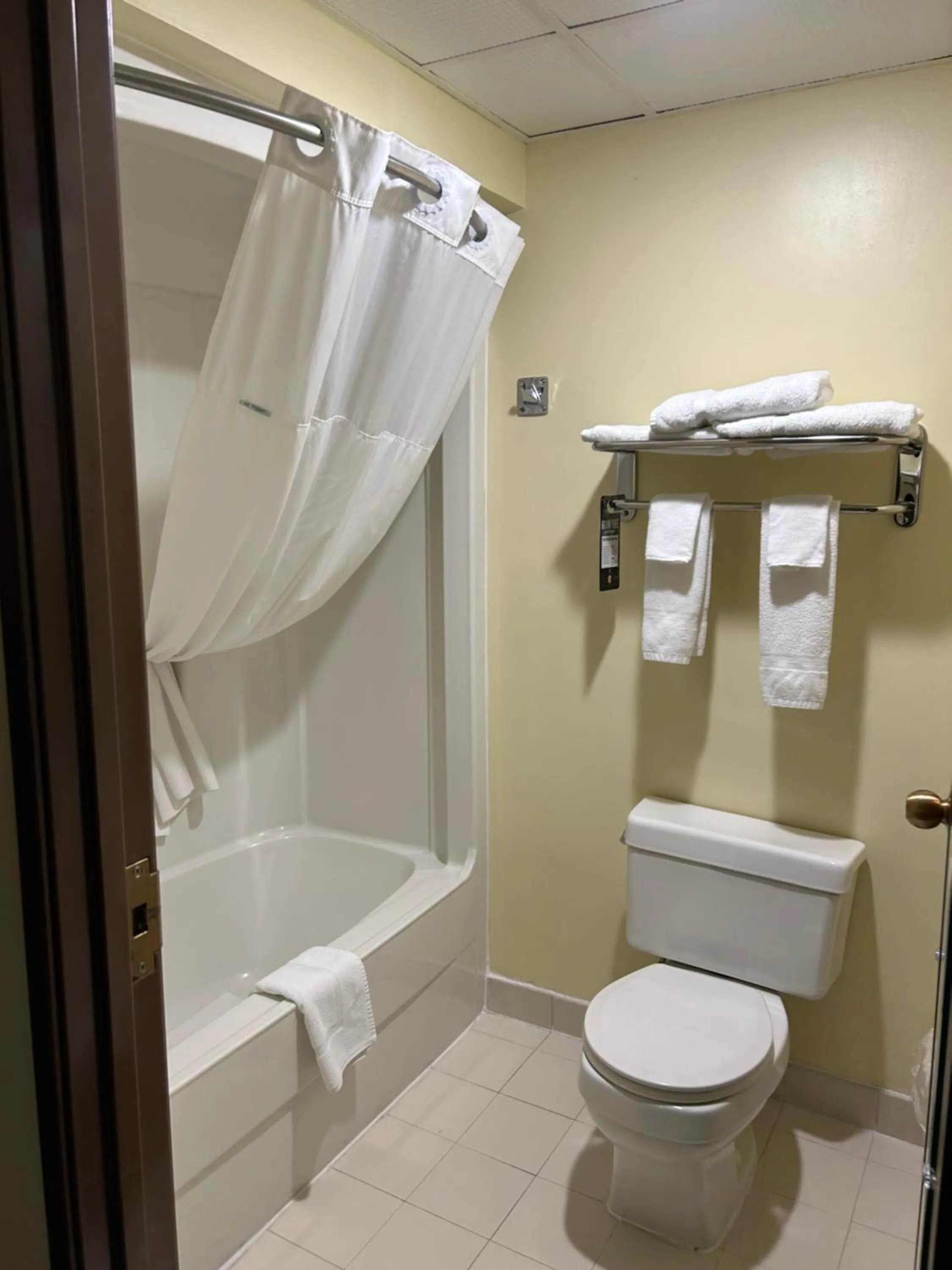 Bathroom in Super 8 by Wyndham Gettysburg