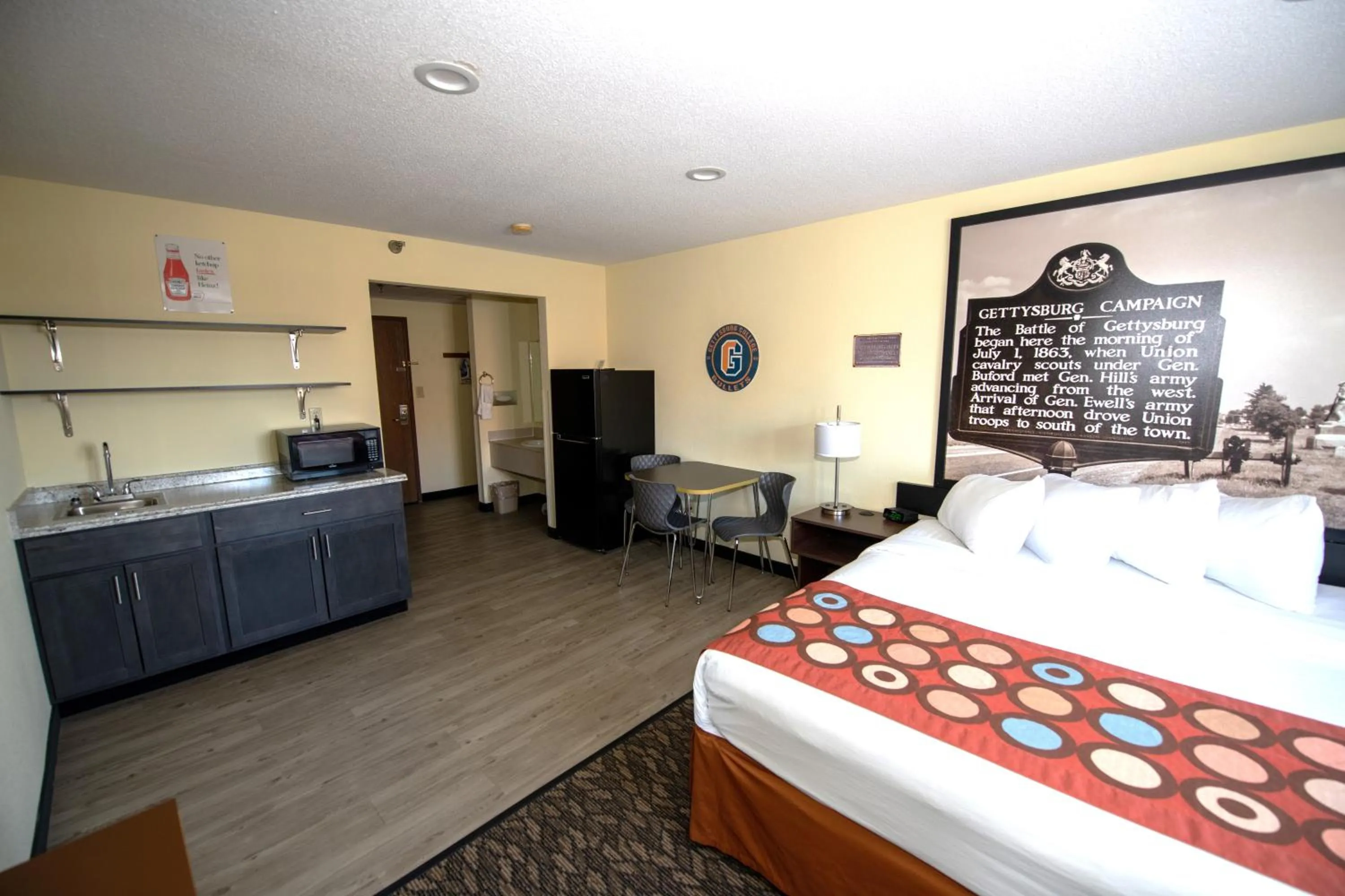 Bed in Super 8 by Wyndham Gettysburg