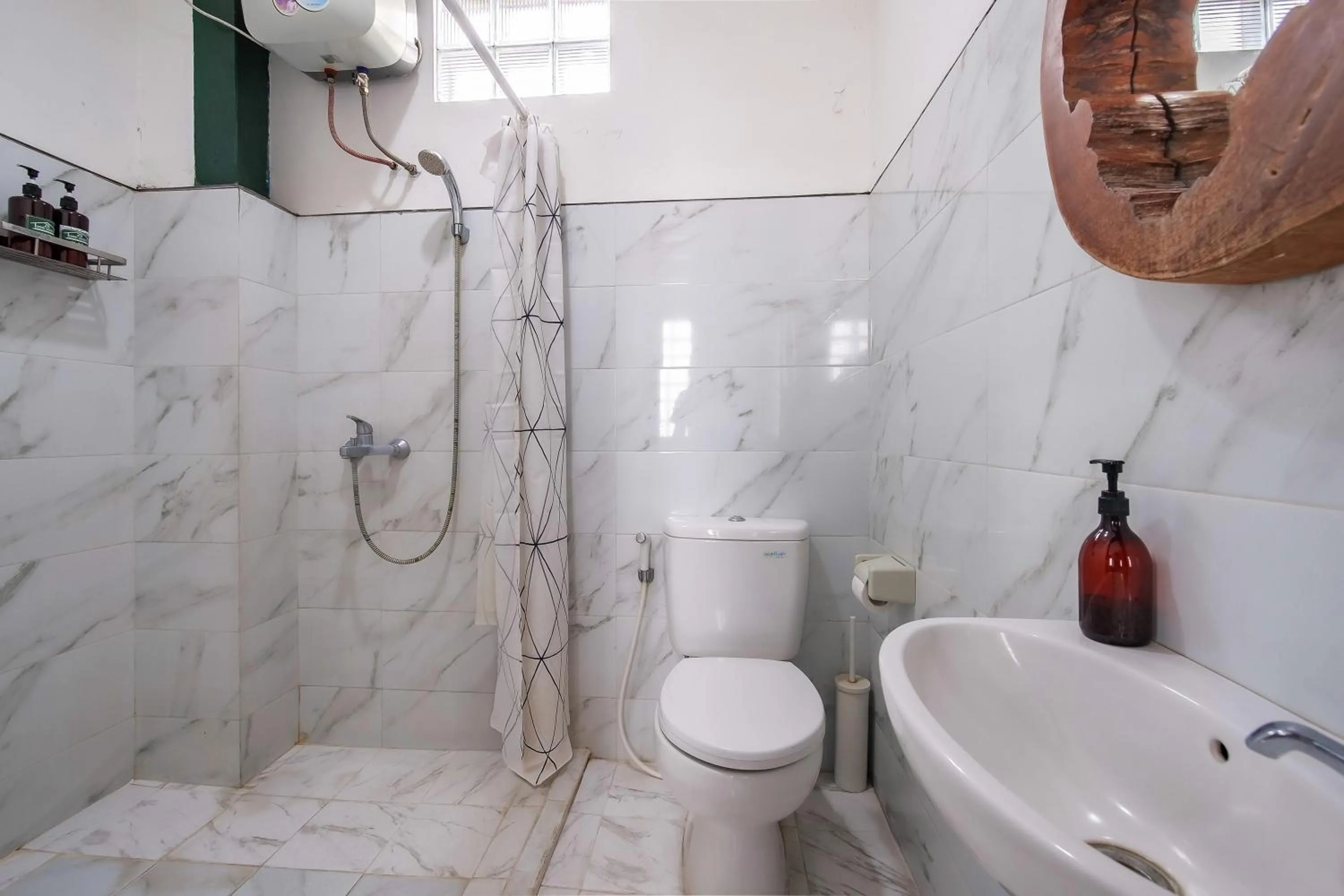 Shower in Omah Gerjen 29