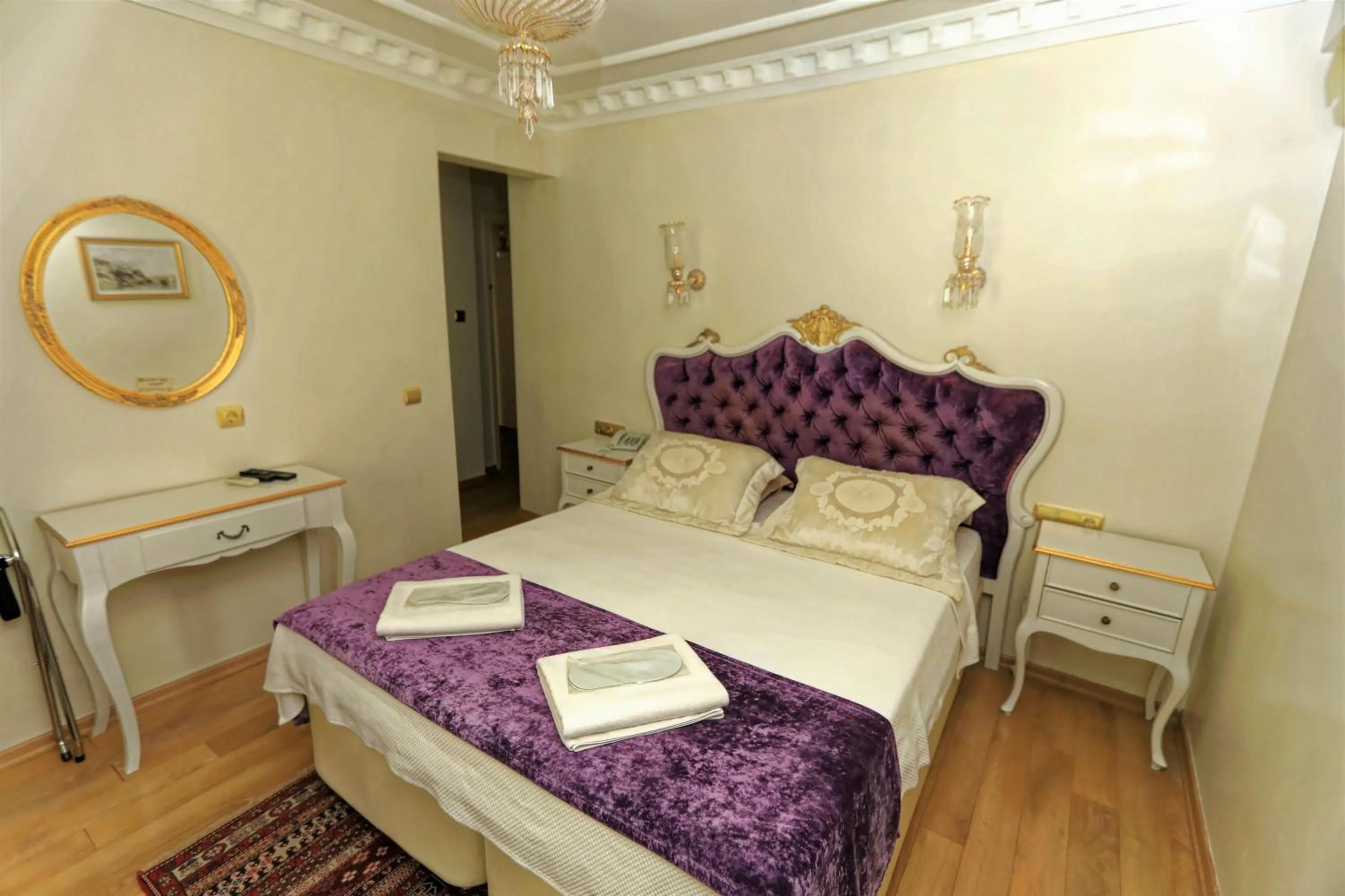 Photo of the whole room, Bed in Romantic Mansion