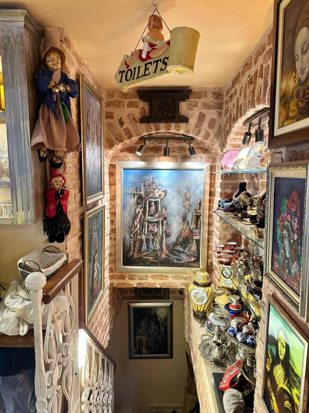 Property building in Romantic Mansion