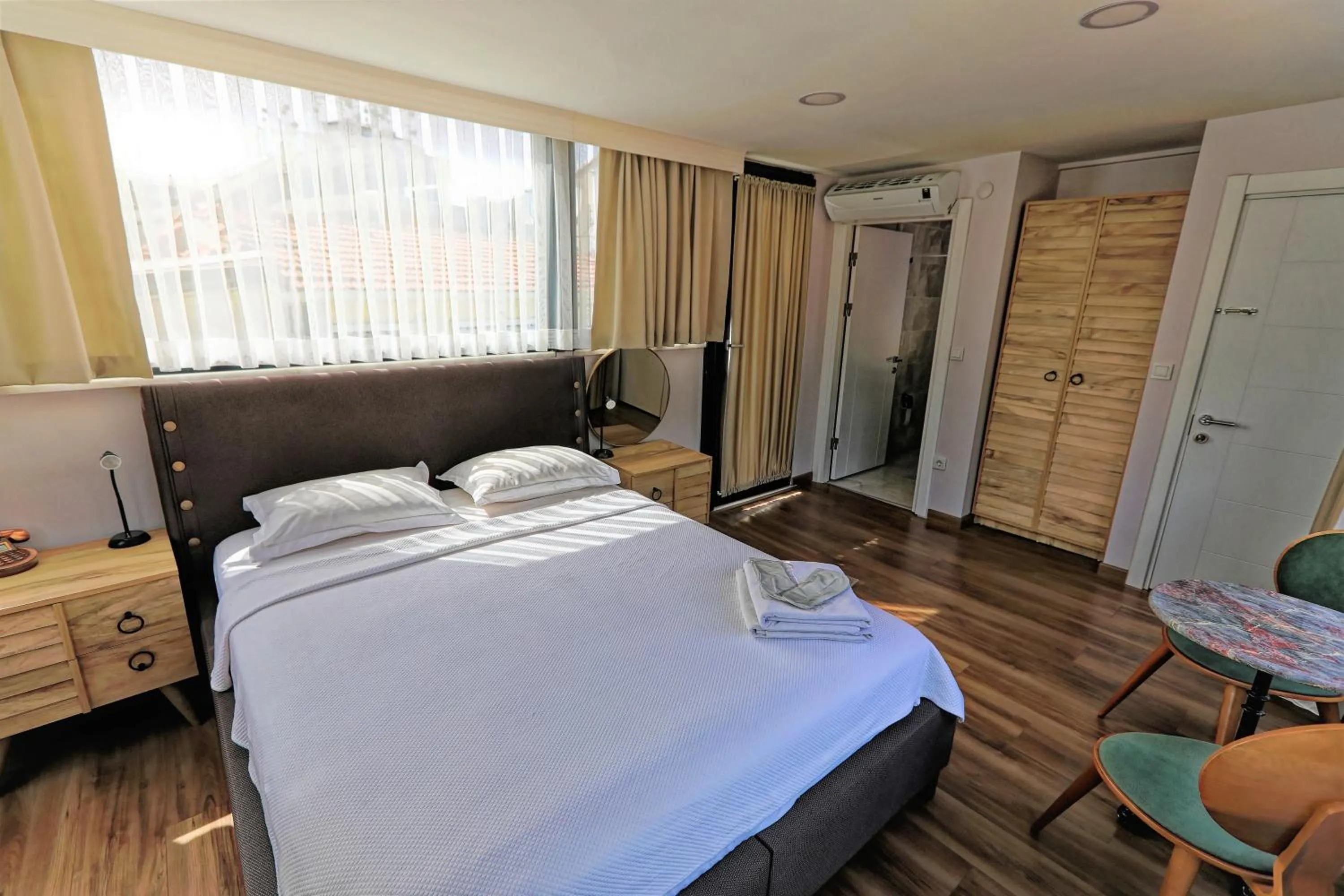 Photo of the whole room, Bed in Romantic Mansion