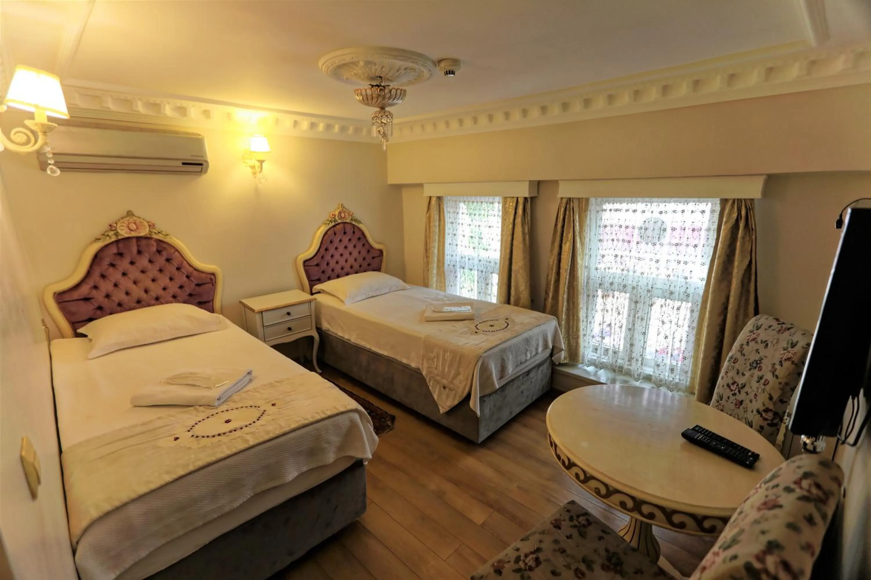 Photo of the whole room, Bed in Romantic Mansion