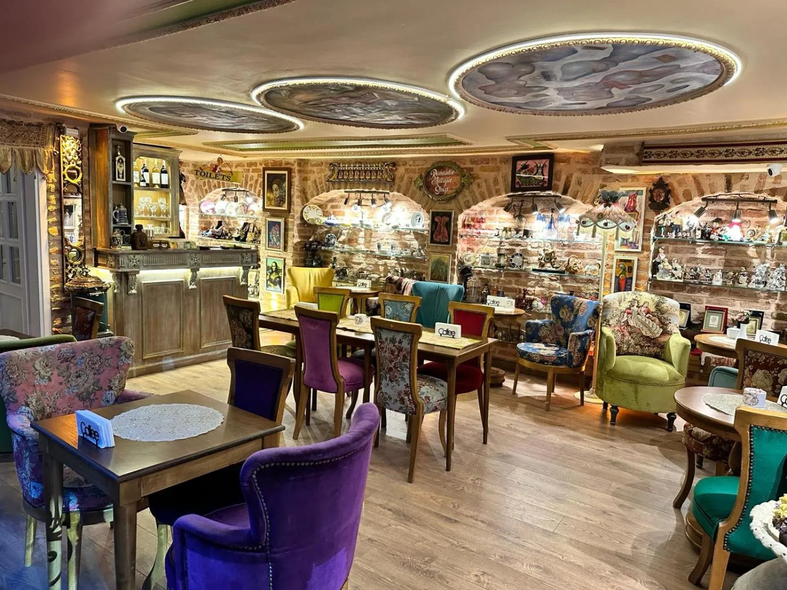 Property building in Romantic Mansion