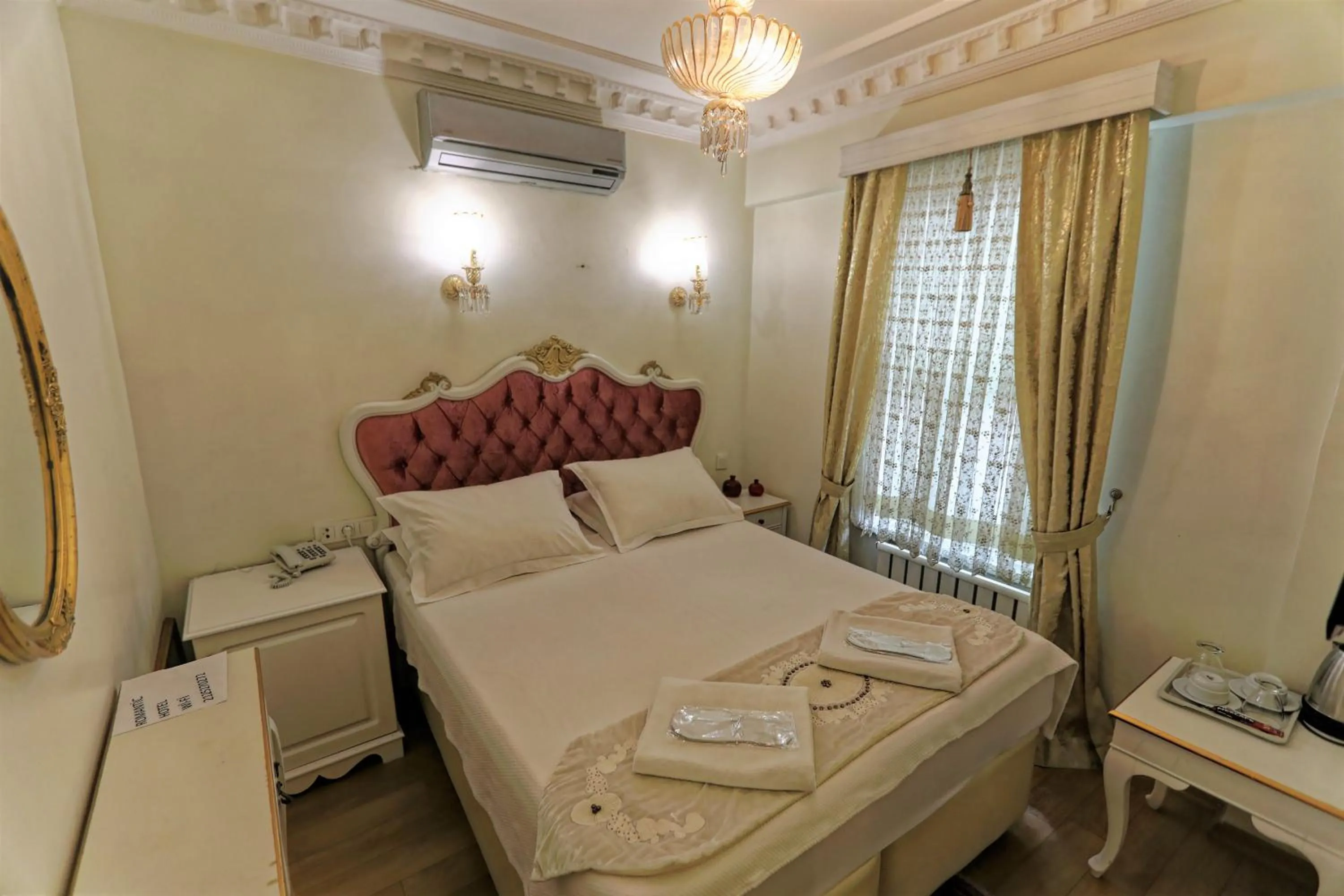 Photo of the whole room, Bed in Romantic Mansion