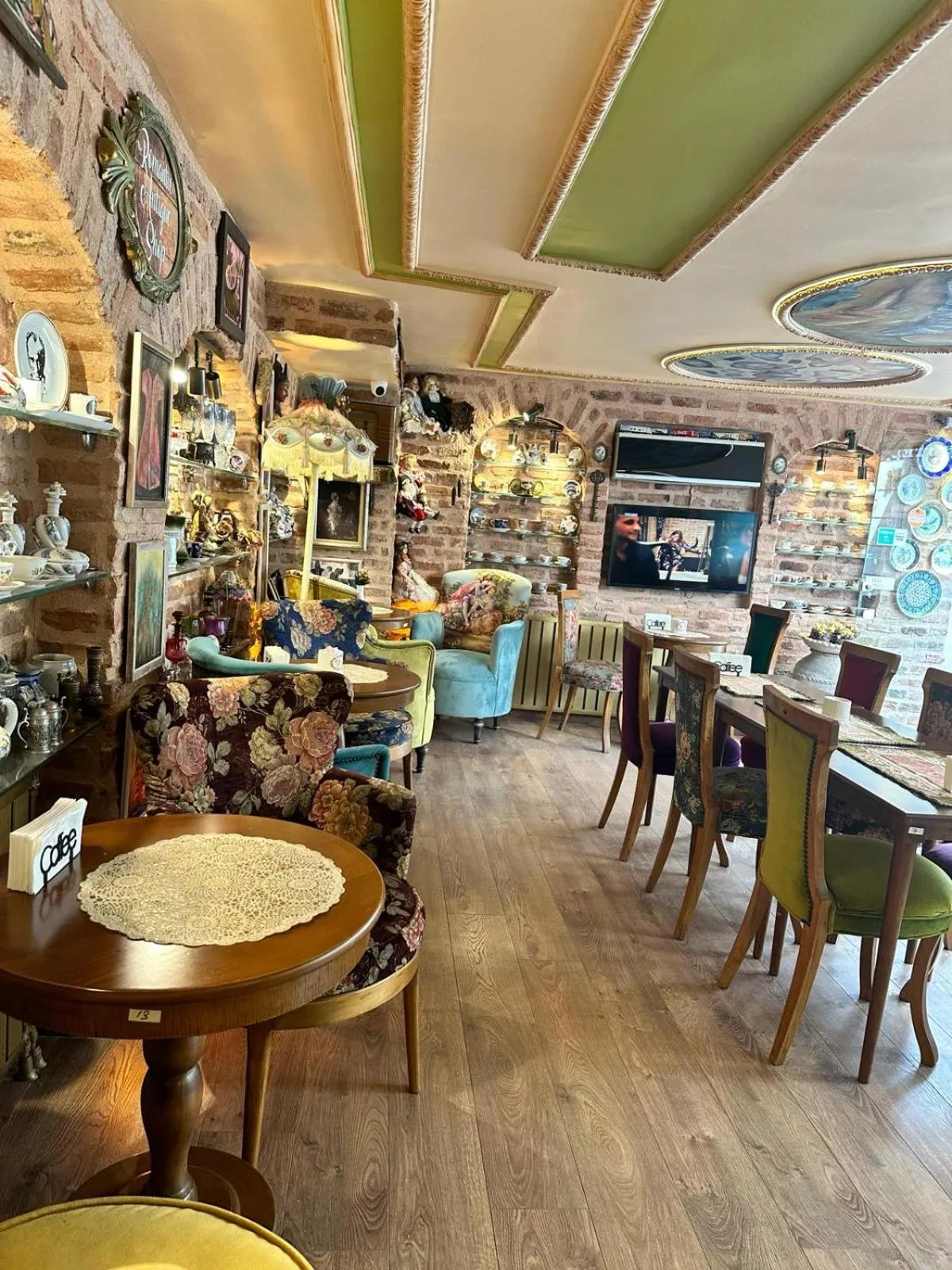 Property building in Romantic Mansion