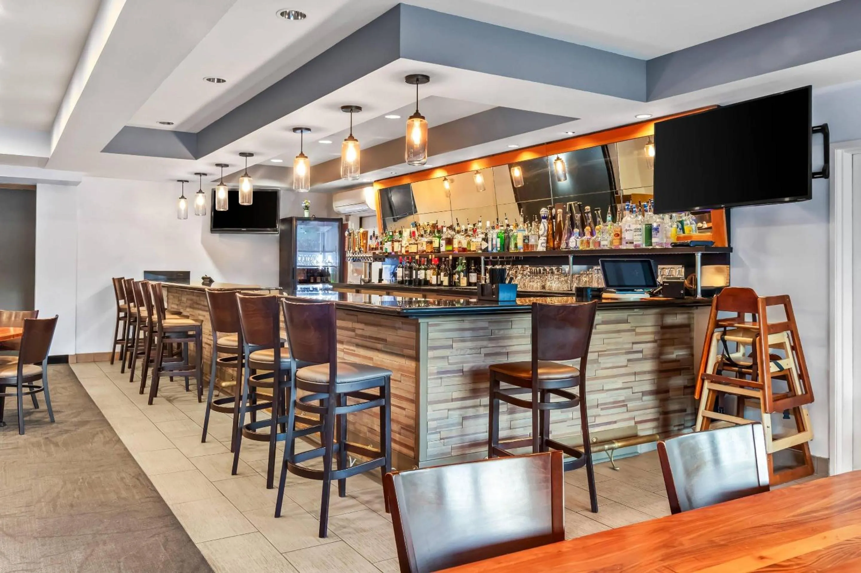 Lounge or bar in Radisson Hotel Portland Airport