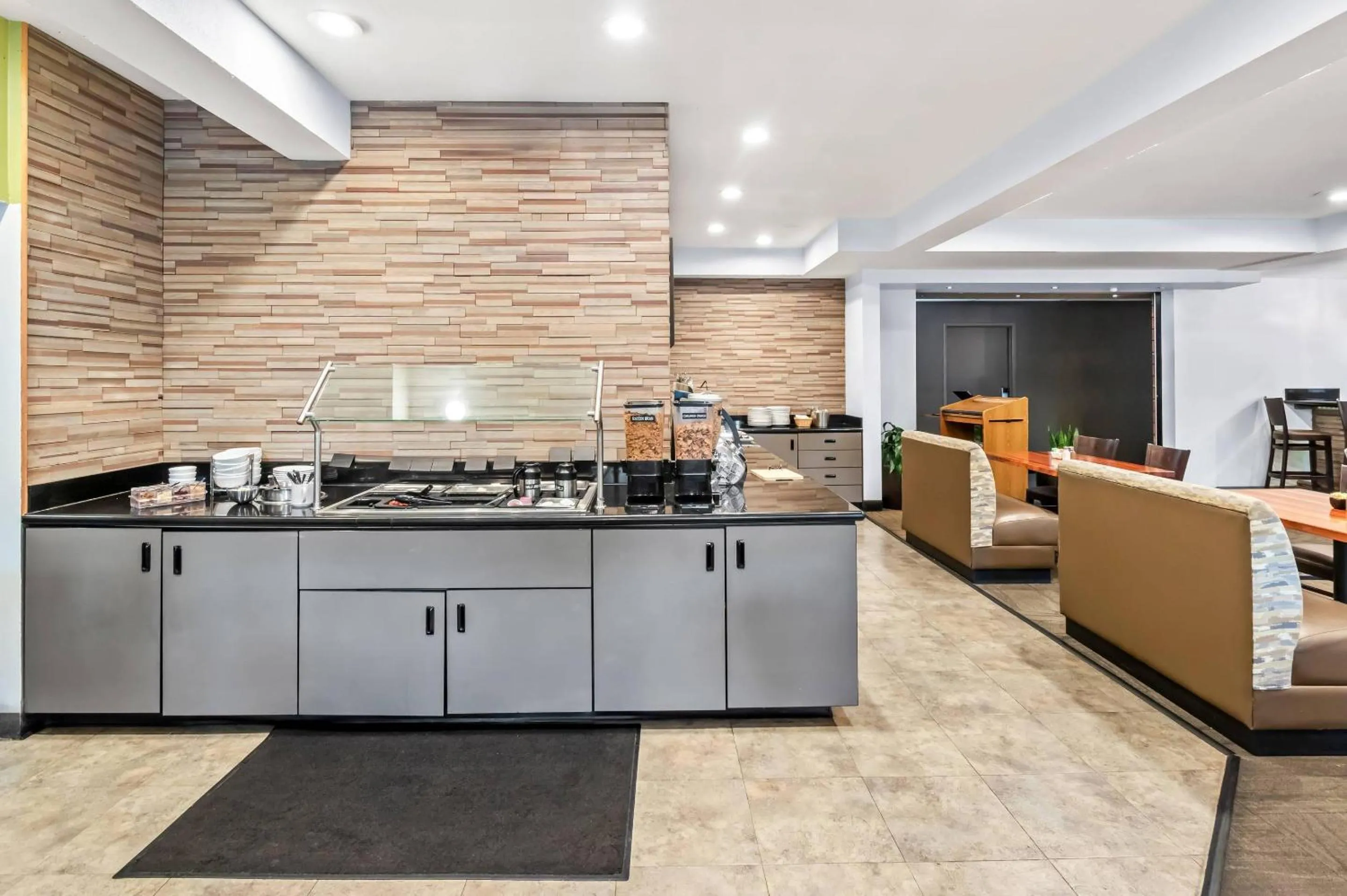 Breakfast in Radisson Hotel Portland Airport