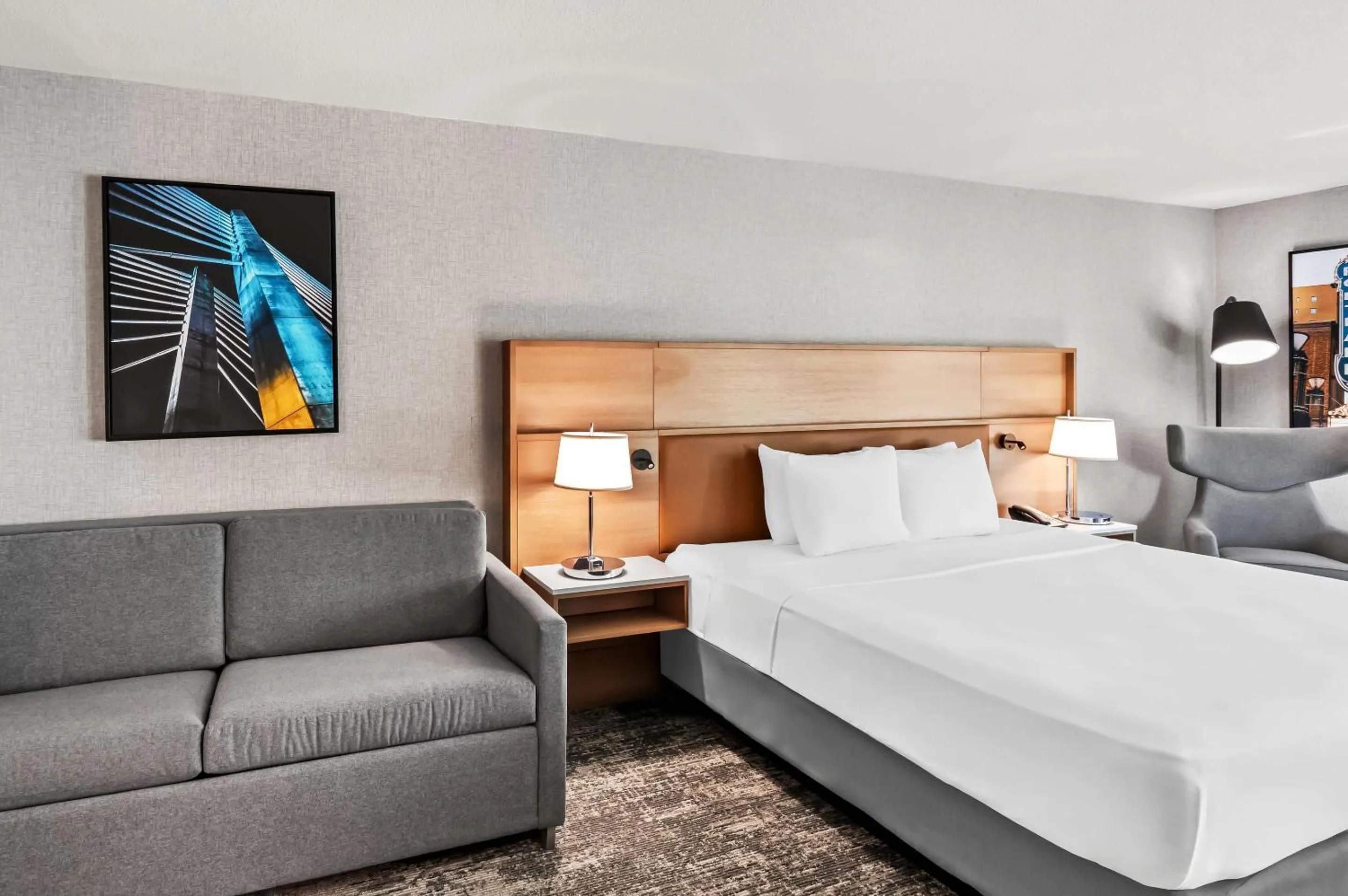 Bedroom, Bed in Radisson Hotel Portland Airport