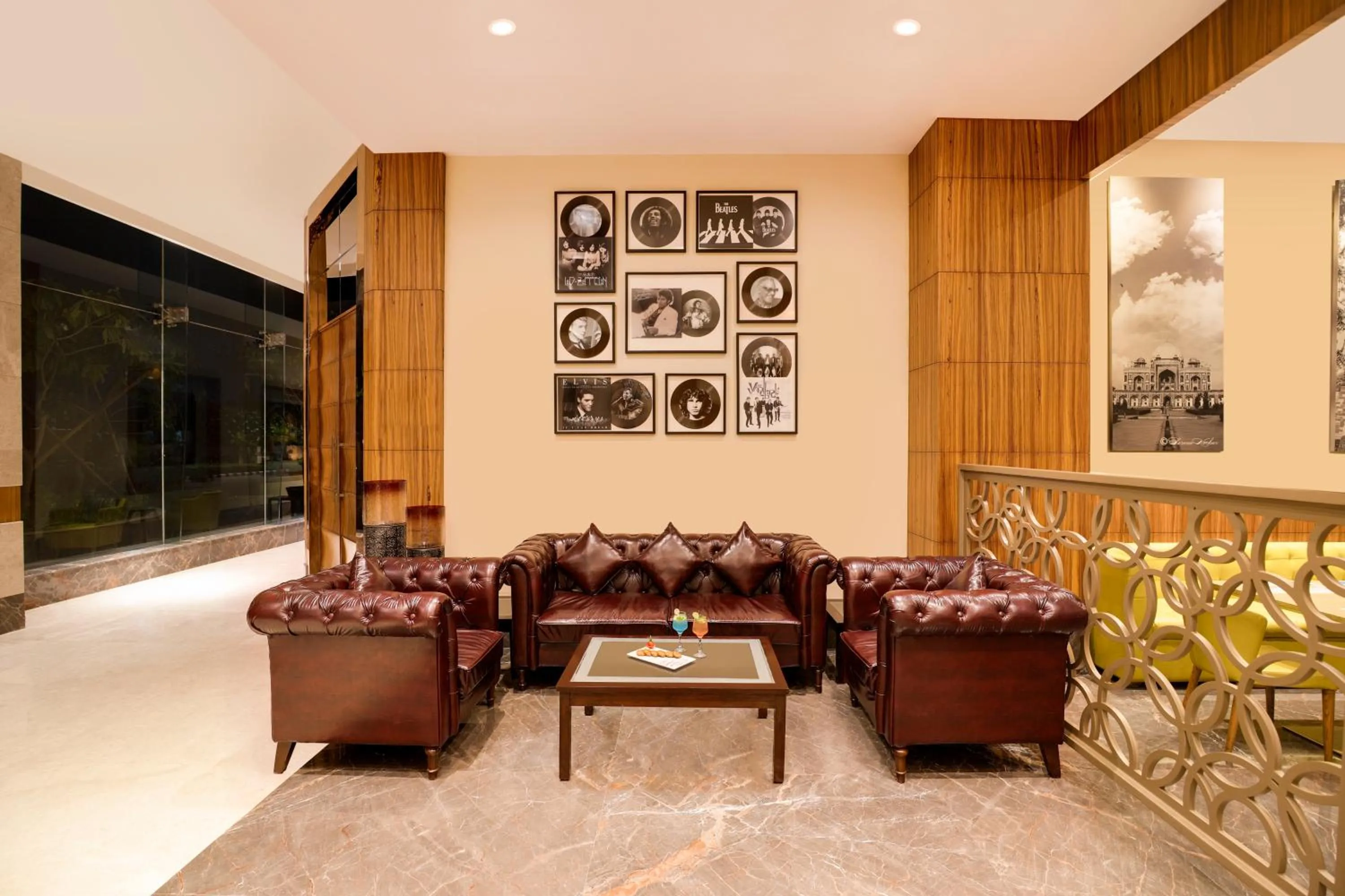 Lounge or bar in Lemon Tree Hotel, Sector 68, Sohna Road, Gurugram