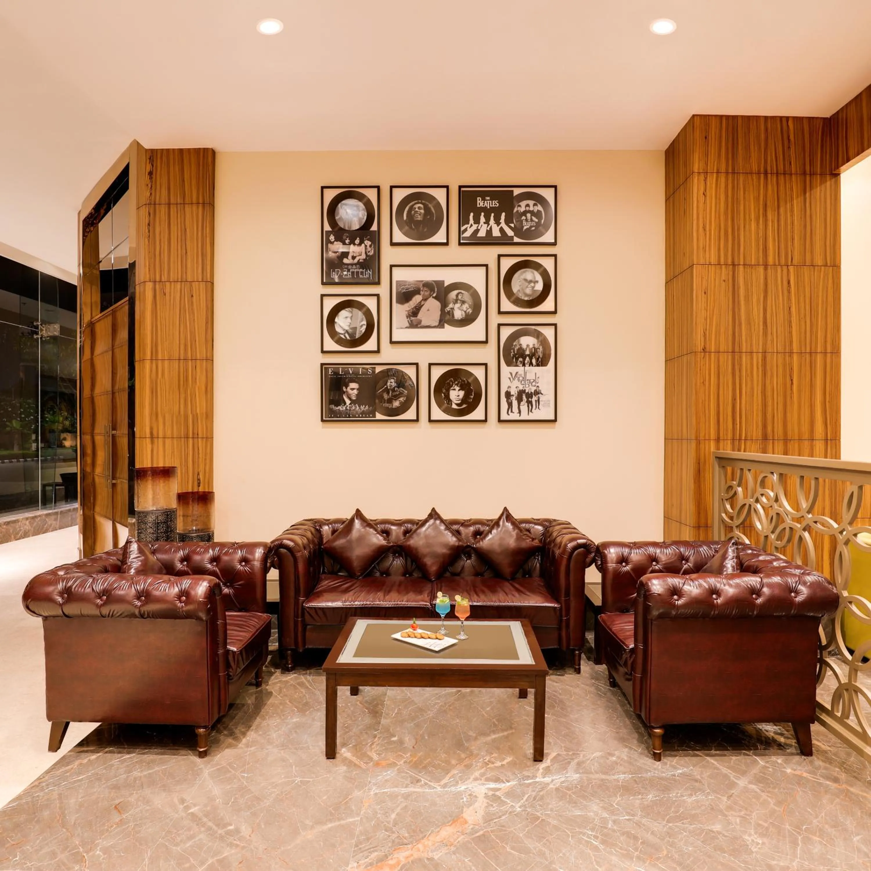 Lounge or bar in Lemon Tree Hotel, Sector 68, Sohna Road, Gurugram