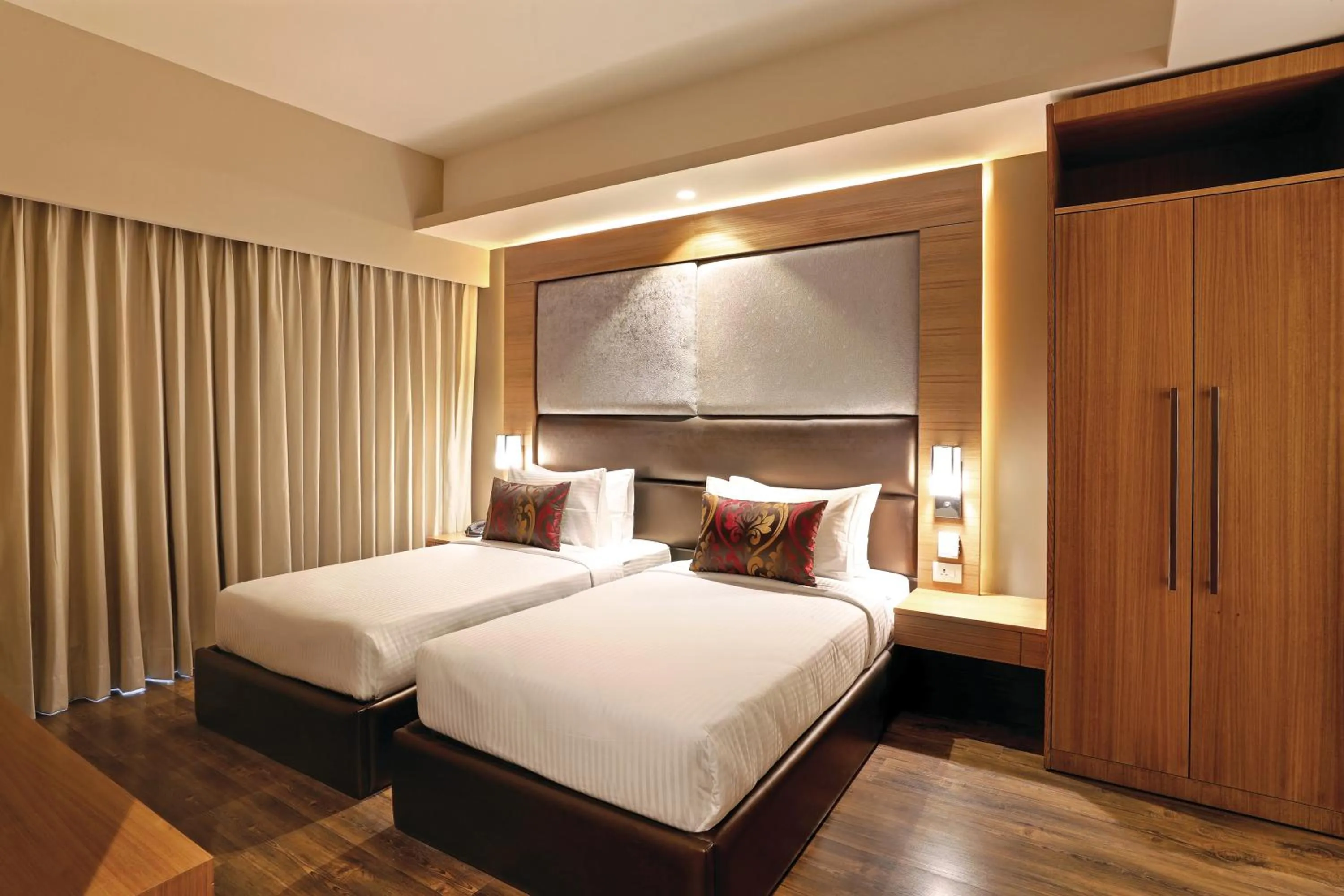 Bedroom, Bed in Lemon Tree Hotel, Sector 68, Sohna Road, Gurugram