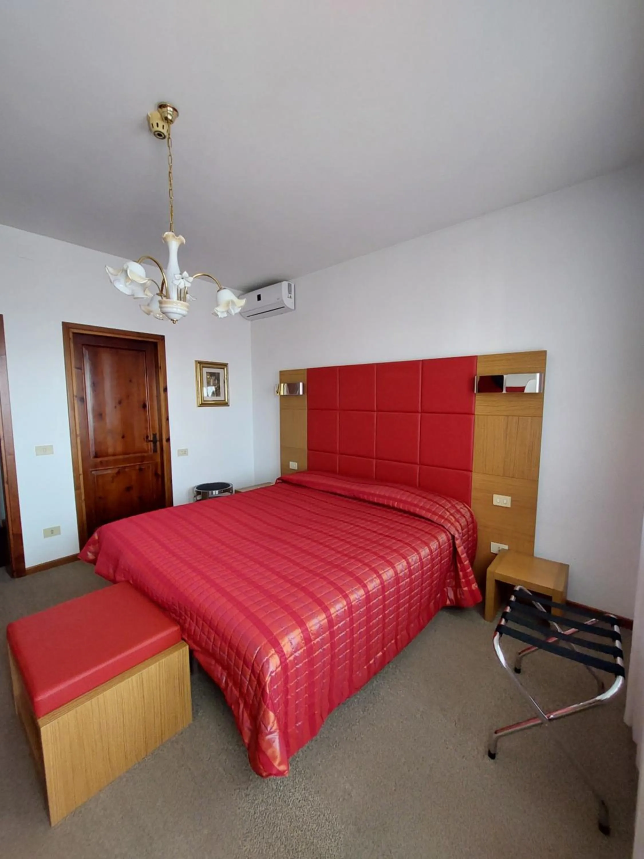 Bedroom, Bed in Albergo Alla Pineta