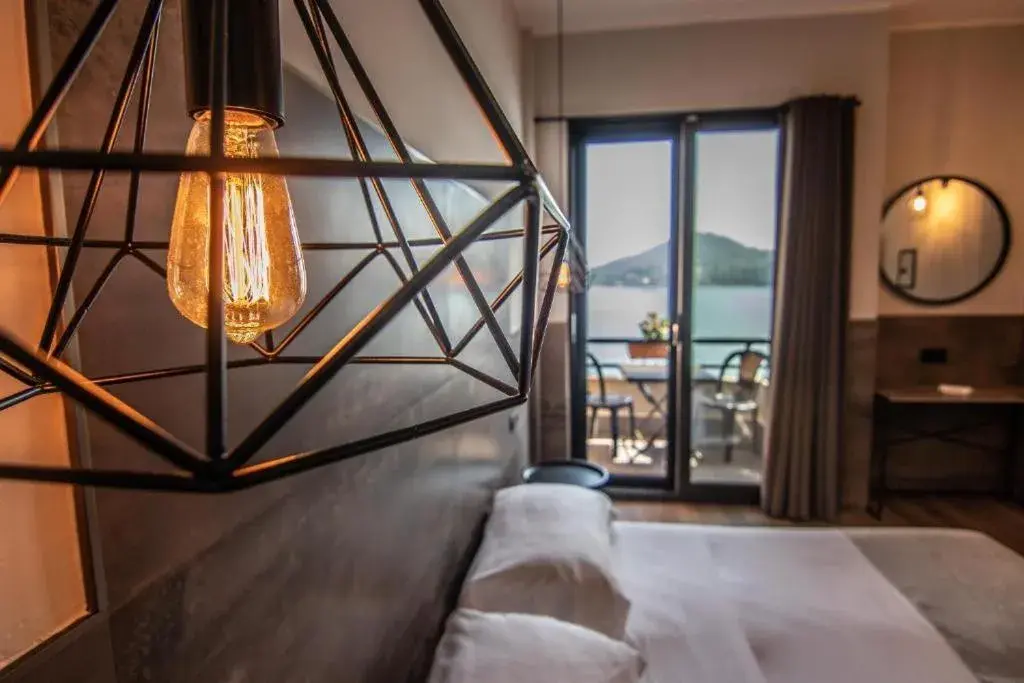 King Room with Lake View - single occupancy in Hotel Concorde King Room with Lake View - single occupancy in Hotel Concorde