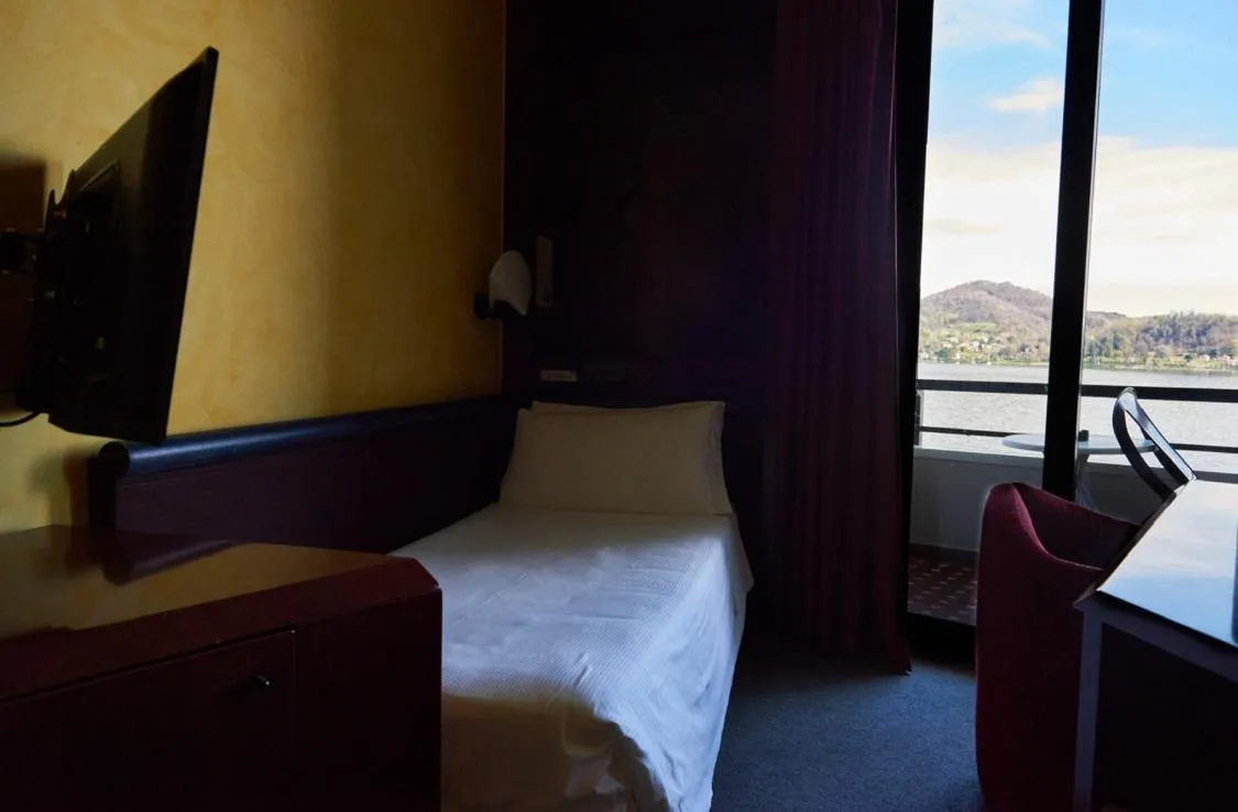 Single Room with Lake View in Hotel Concorde