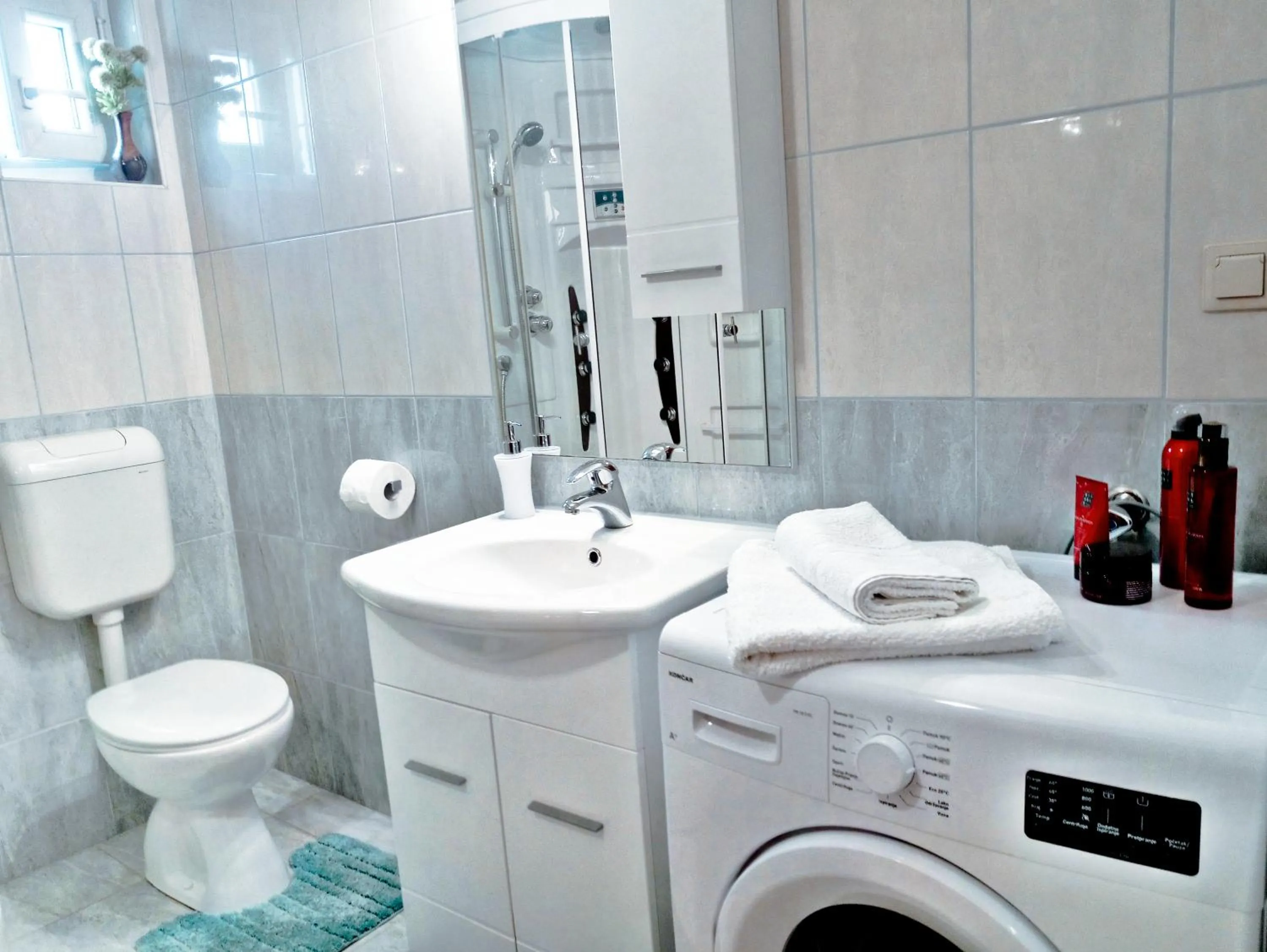 Toilet in Adria Apartments and Rooms