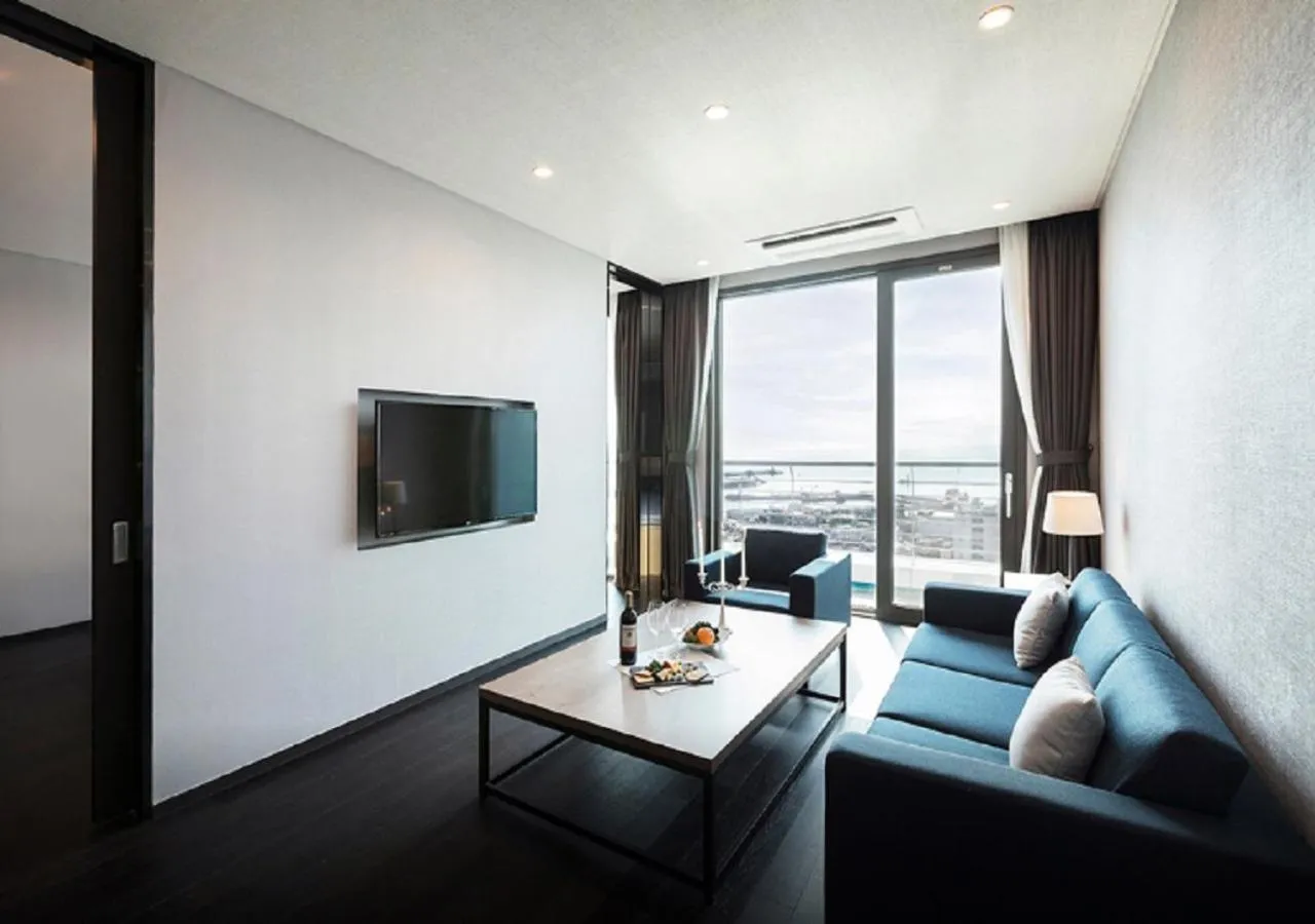 Communal lounge/ TV room in SL Hotel Gangneung