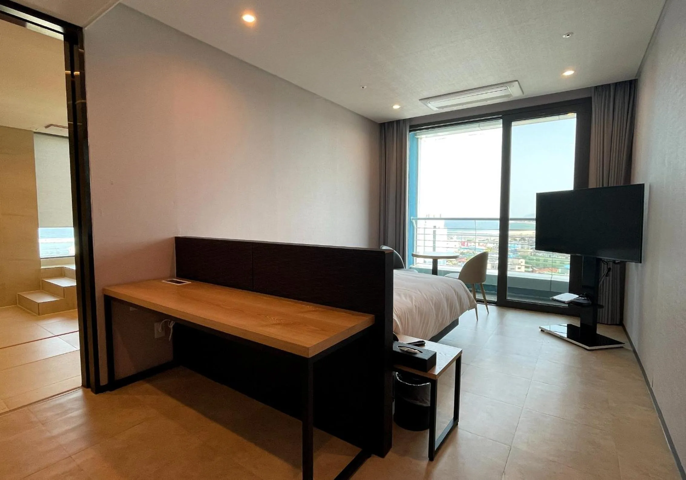 TV and multimedia, Bed in SL Hotel Gangneung