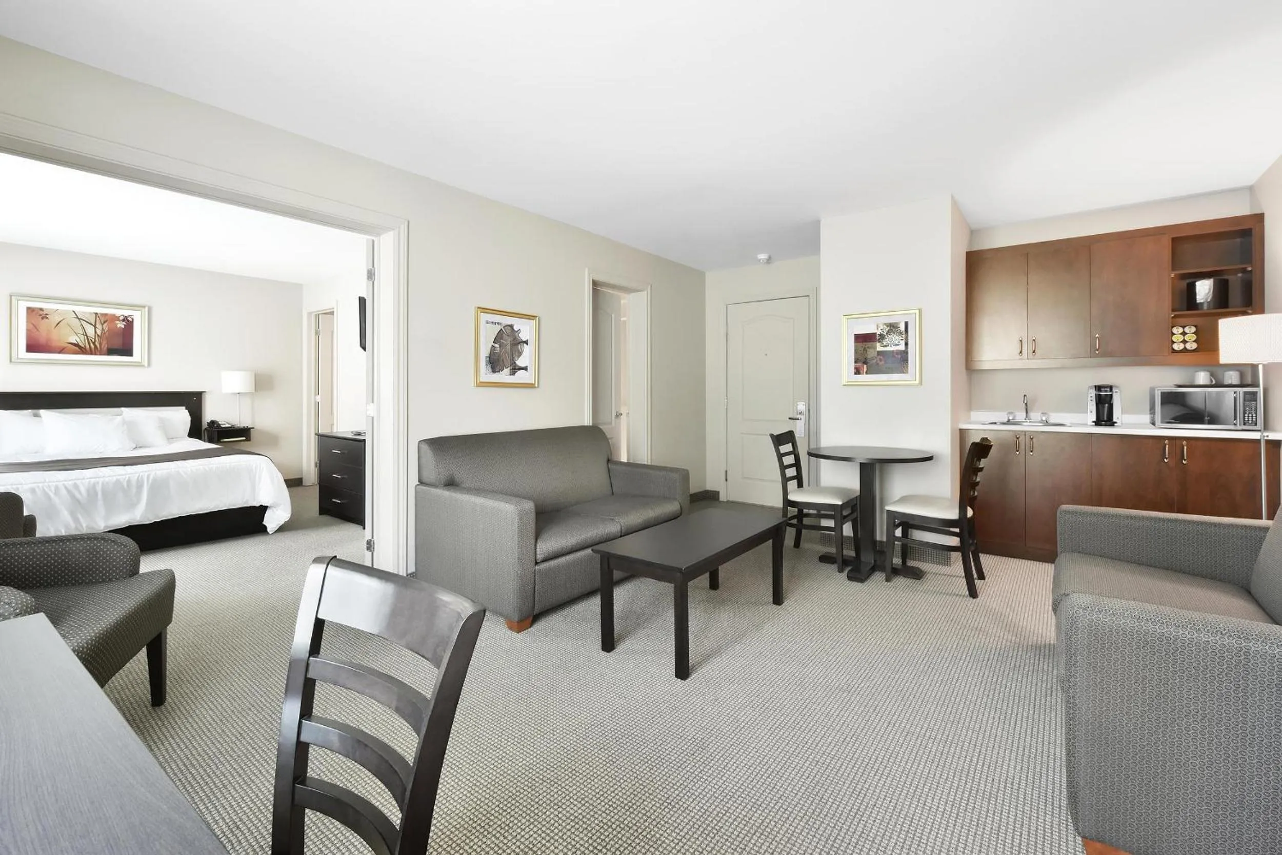 Kitchen or kitchenette, Bed in Hotel Le Versailles