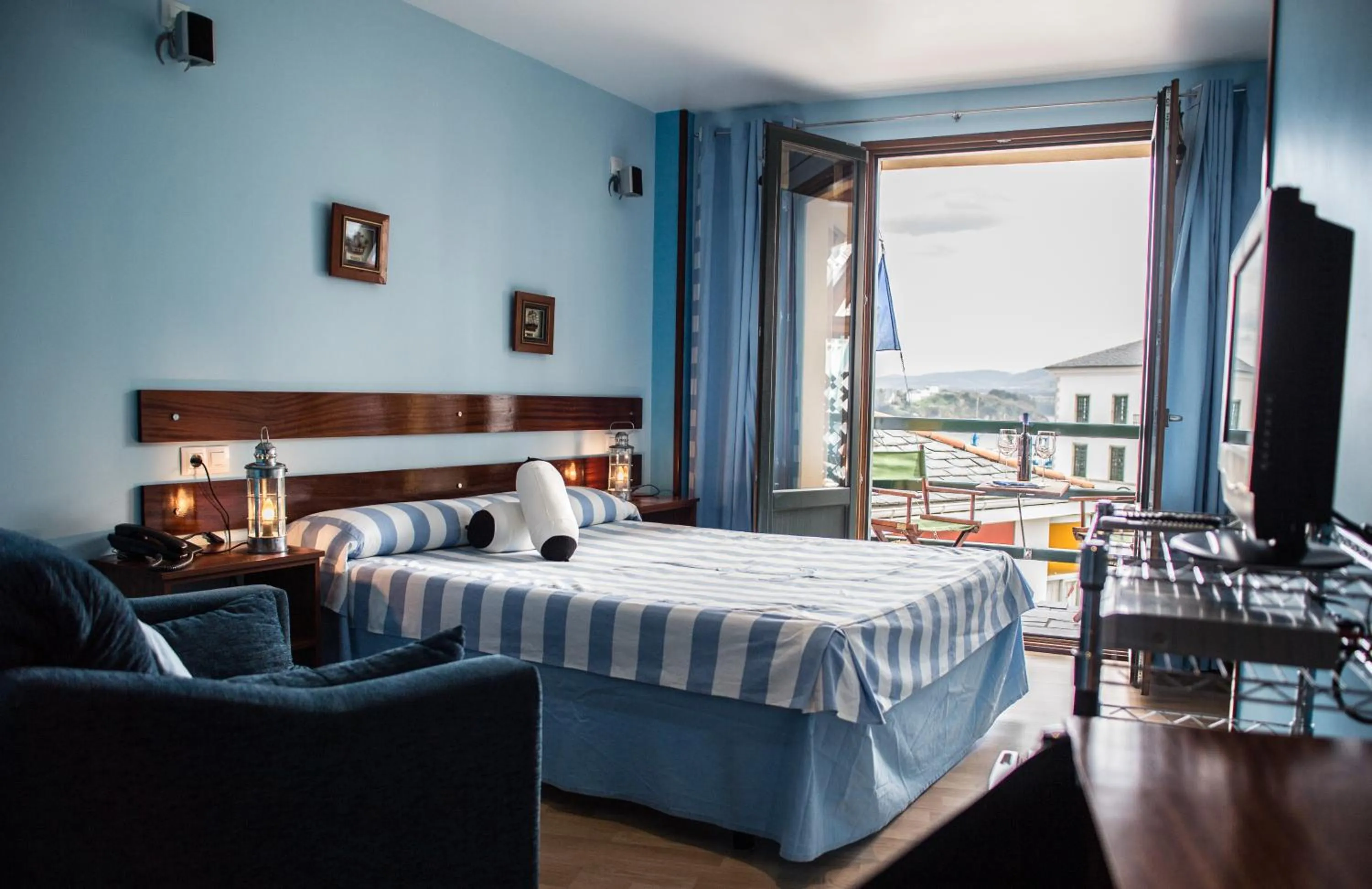 Photo of the whole room, Bed in Hotel A. G. Porcillan