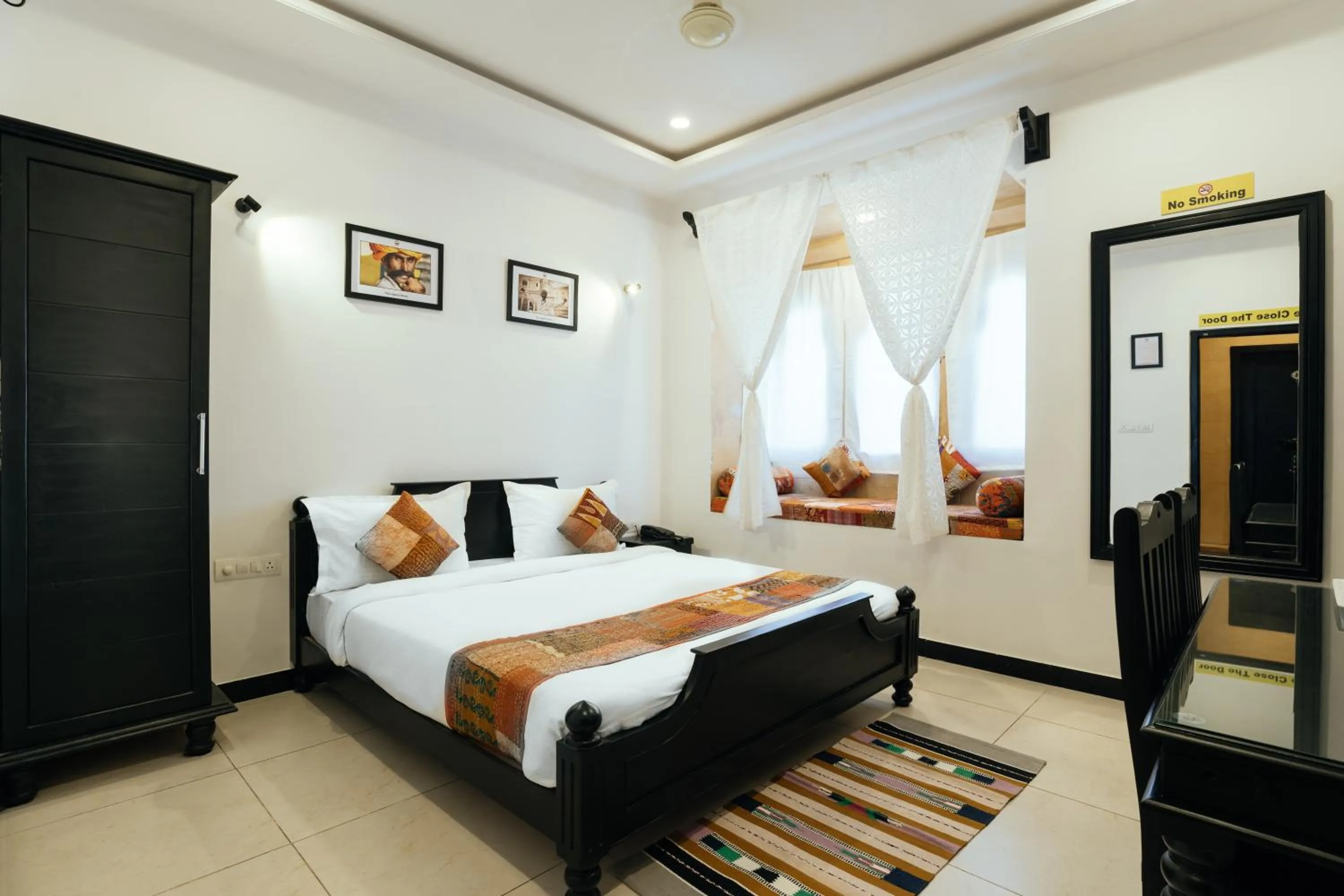 Photo of the whole room, Bed in The Legend Haveli