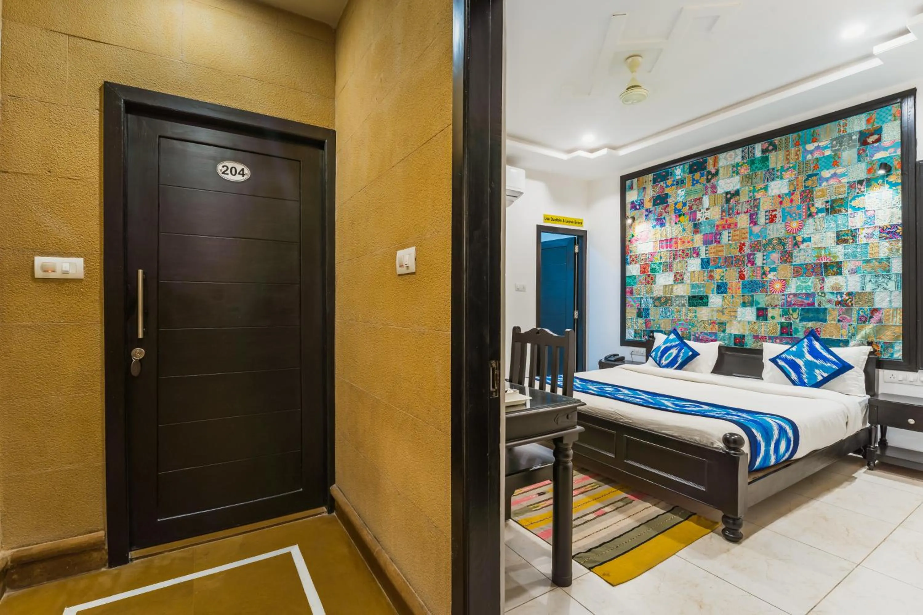 Photo of the whole room, Bed in The Legend Haveli