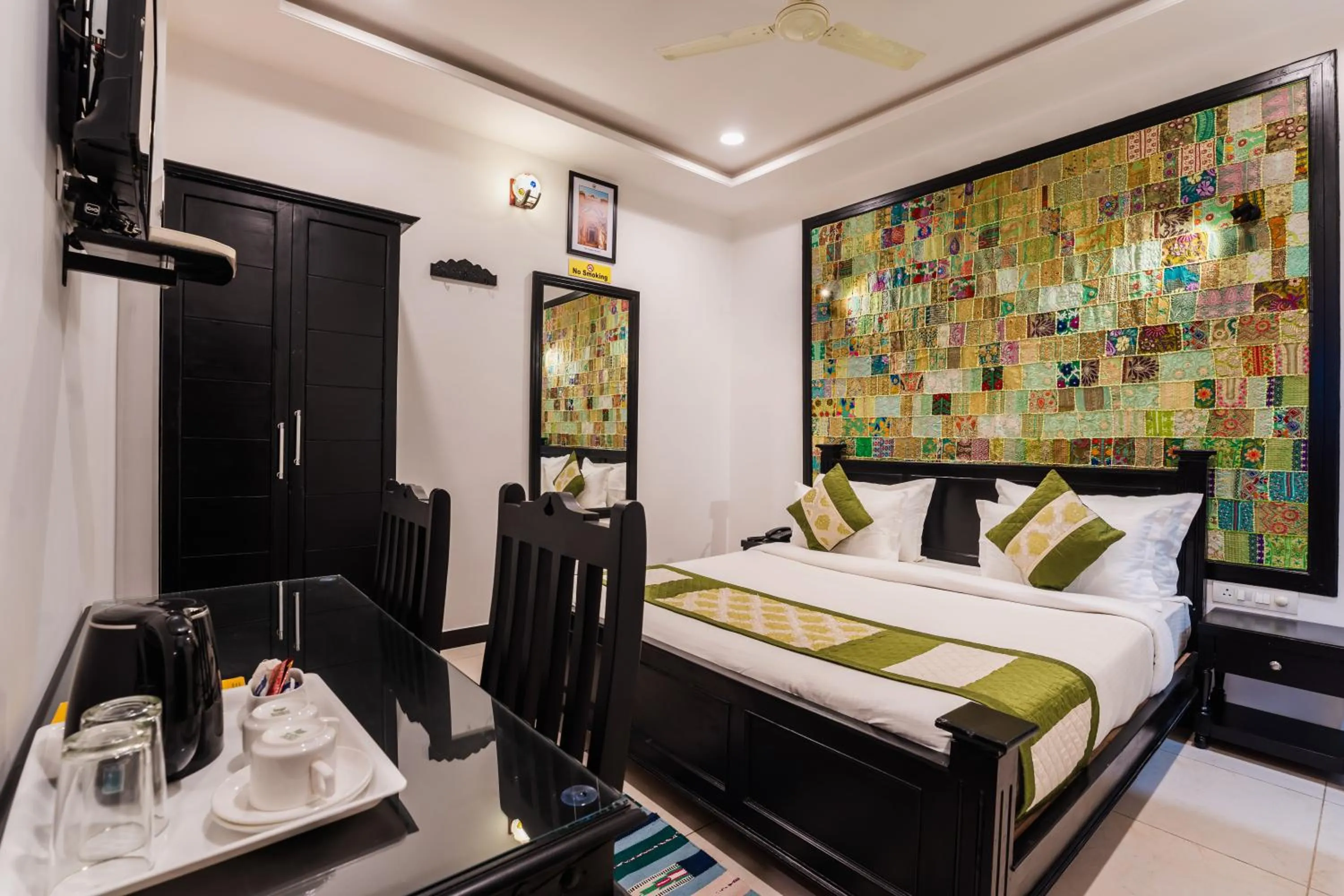 Photo of the whole room, Bed in The Legend Haveli