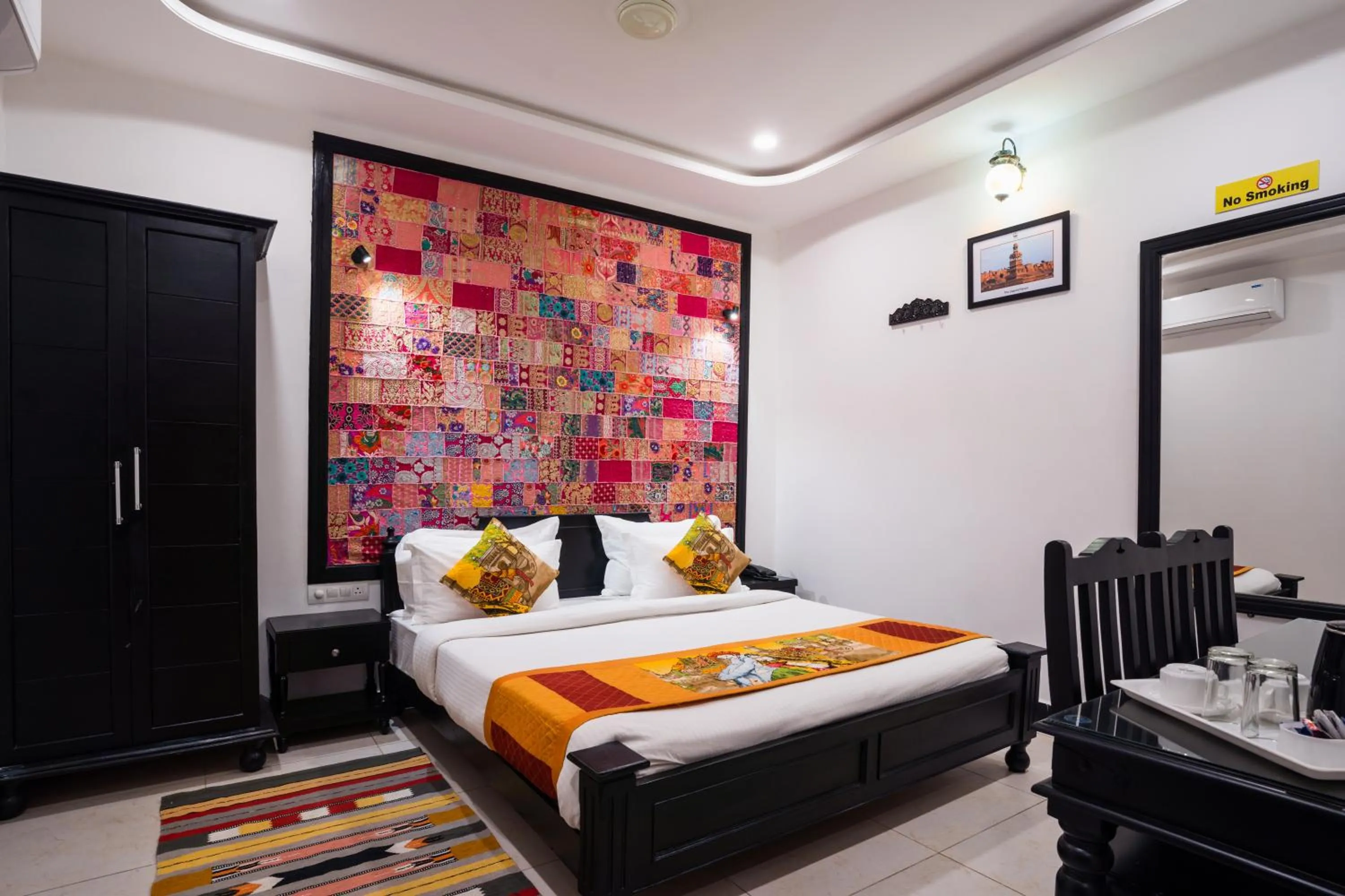 Photo of the whole room, Bed in The Legend Haveli