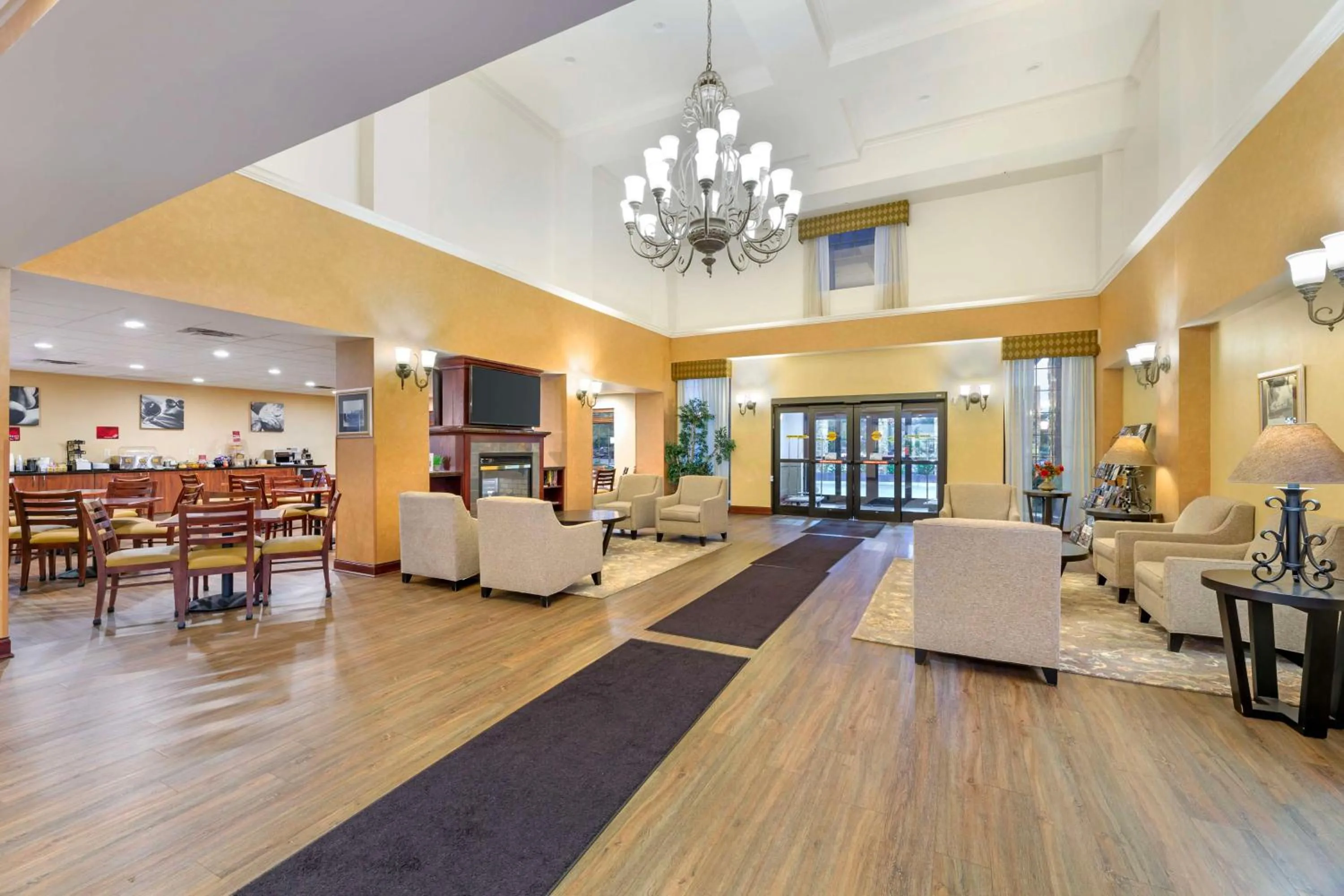 Lobby or reception in Best Western PLUS Victor Inn & Suites