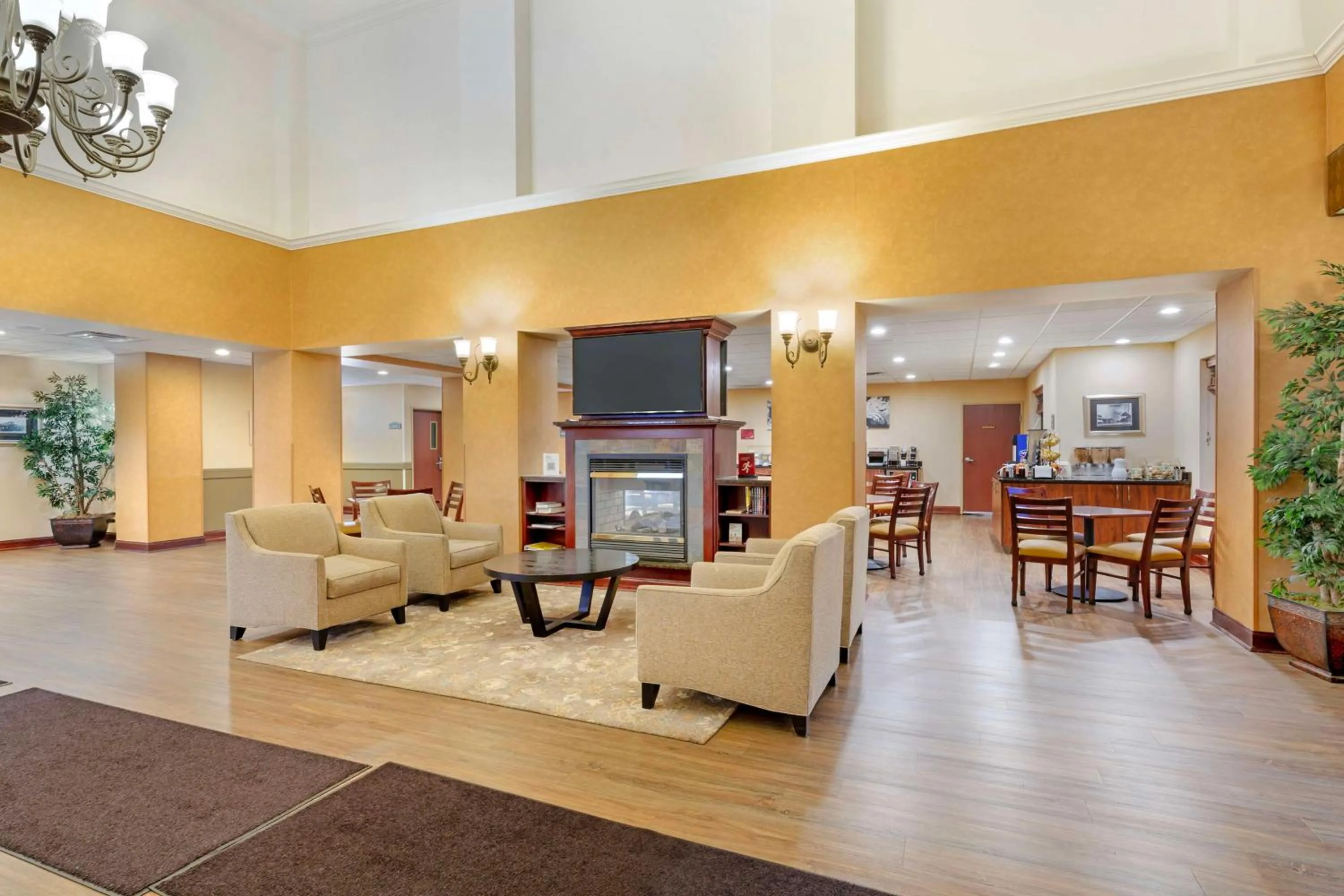 Lobby or reception in Best Western PLUS Victor Inn & Suites