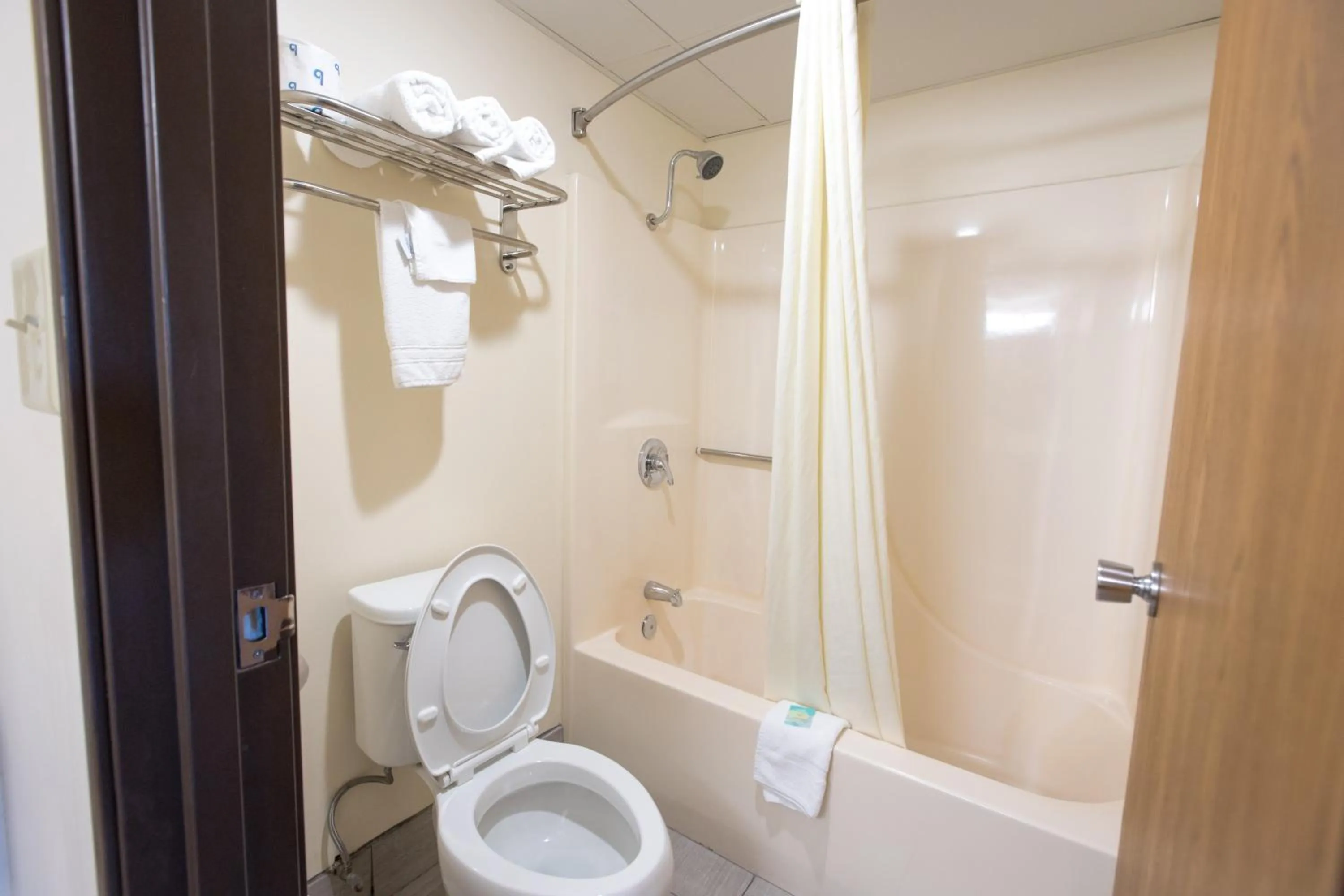 Super 8 by Wyndham Branson By Andy Williams Theatre