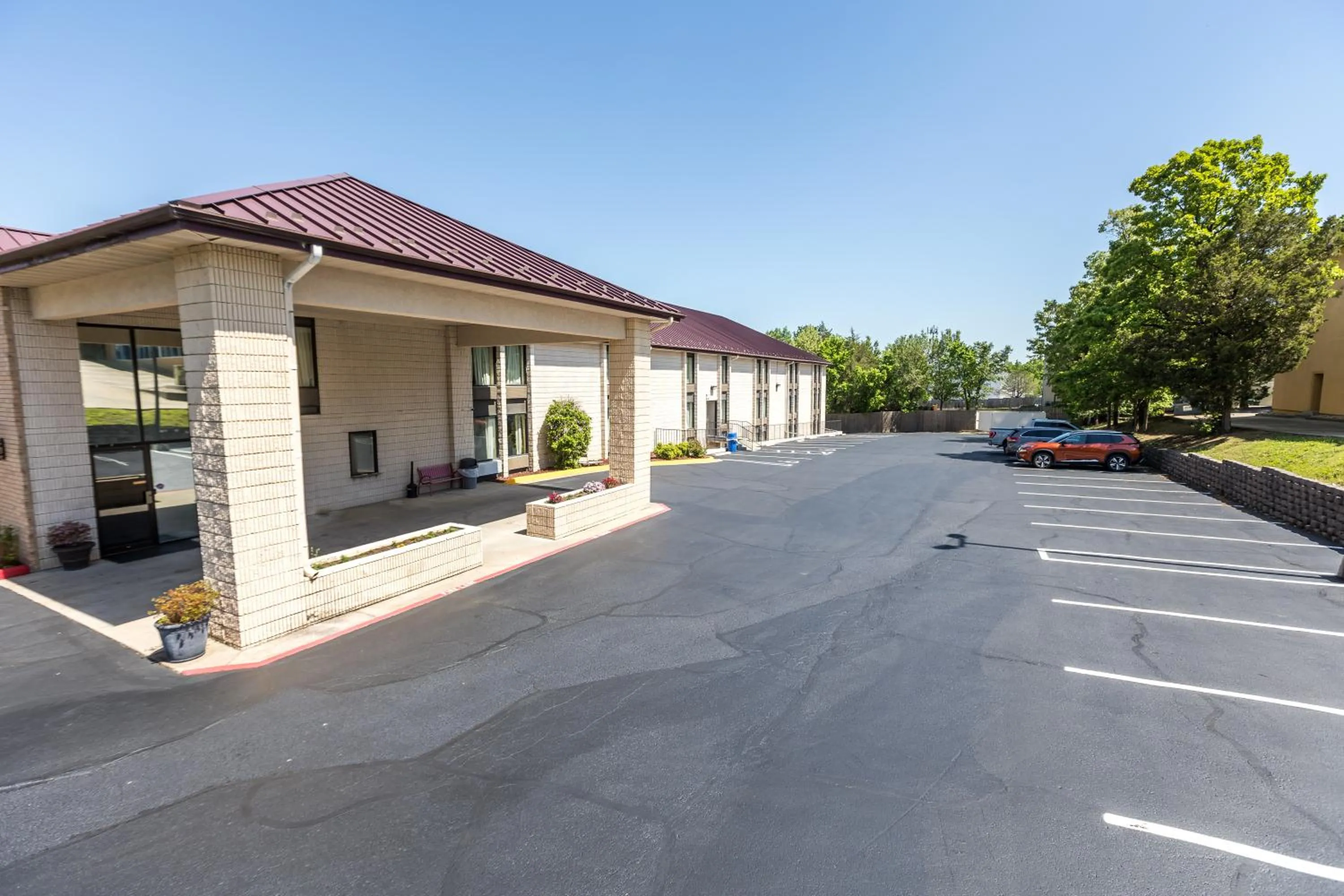 Super 8 by Wyndham Branson By Andy Williams Theatre