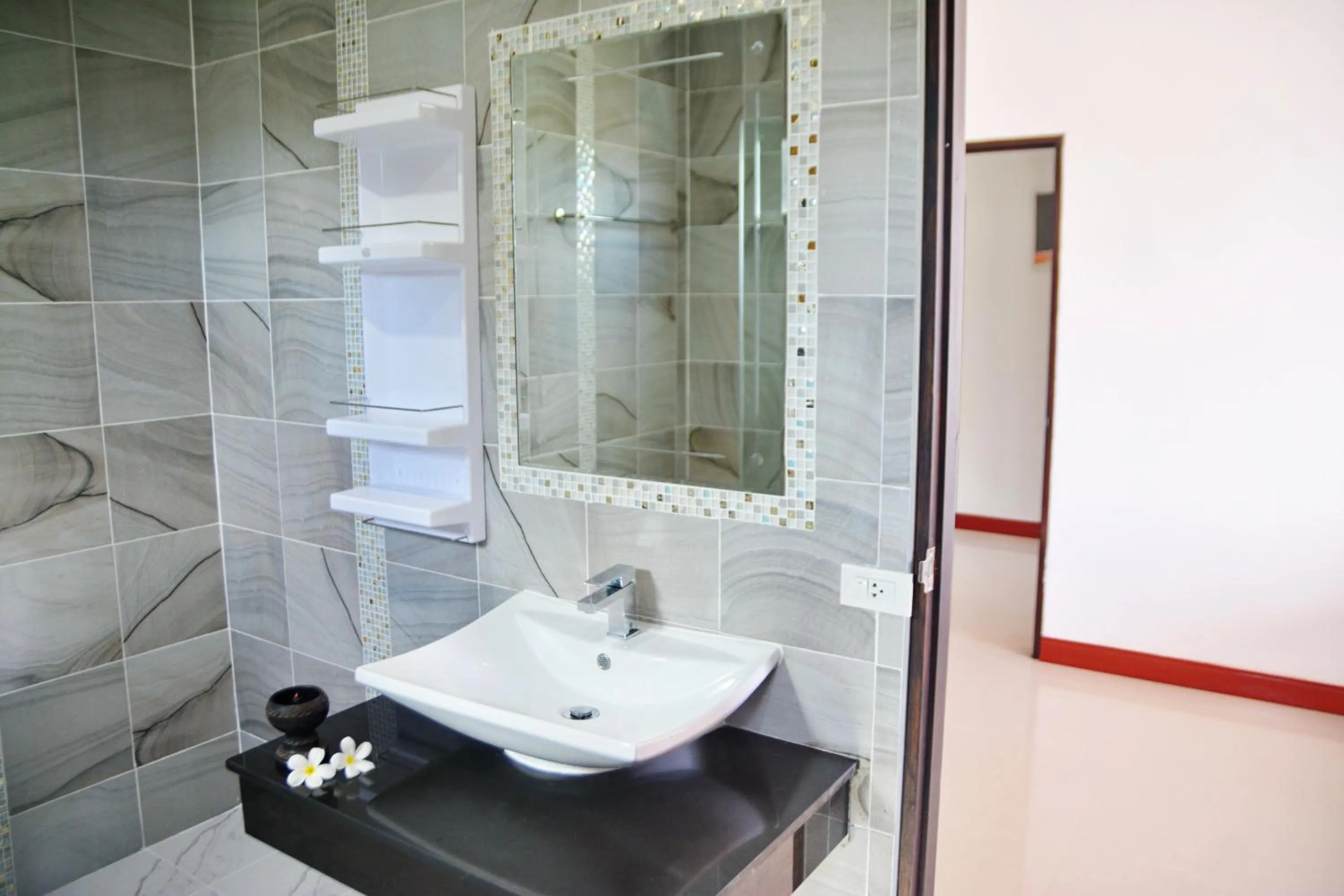 Shower in White Flower Lanta