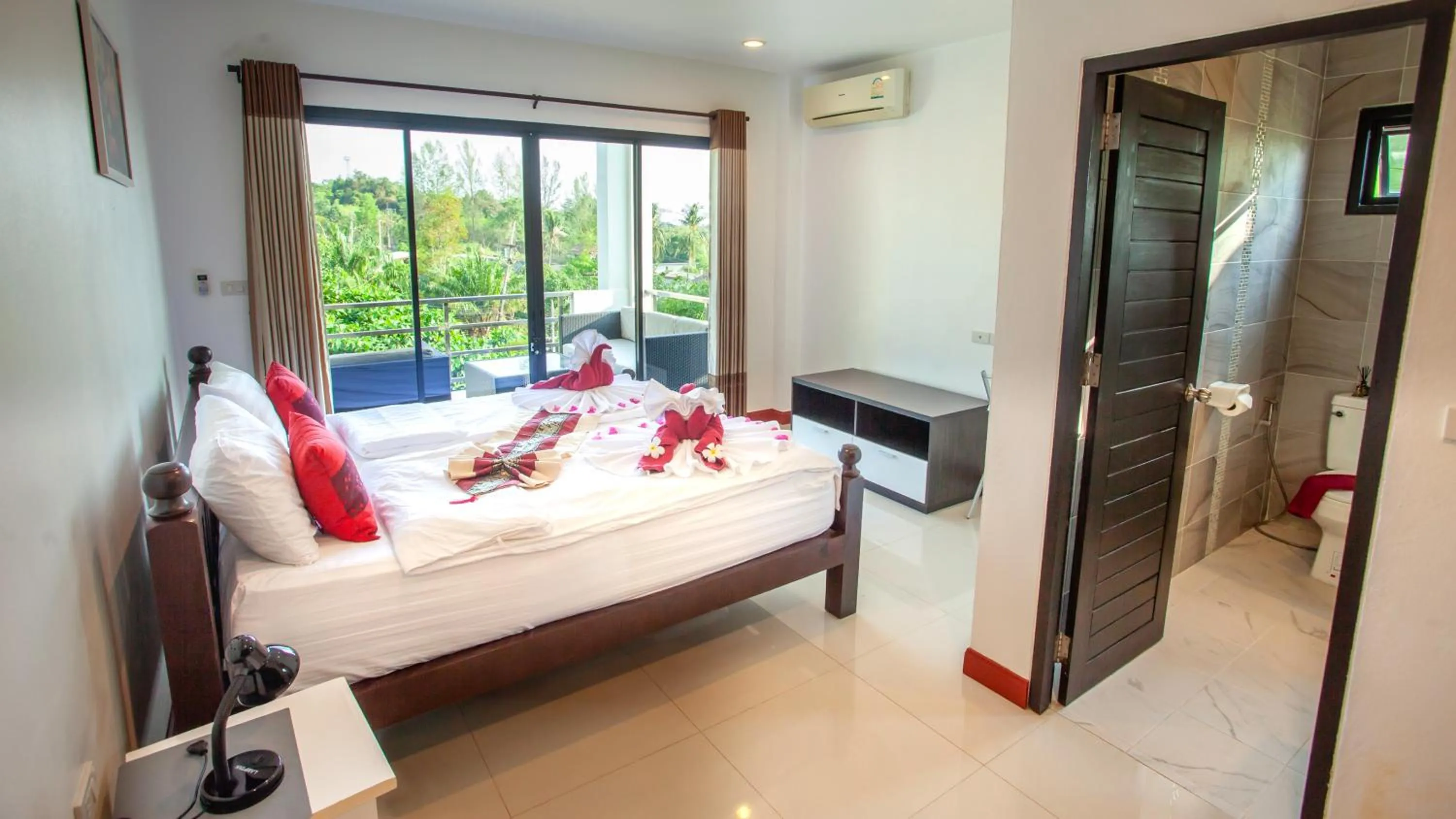 Bathroom, Bed in White Flower Lanta