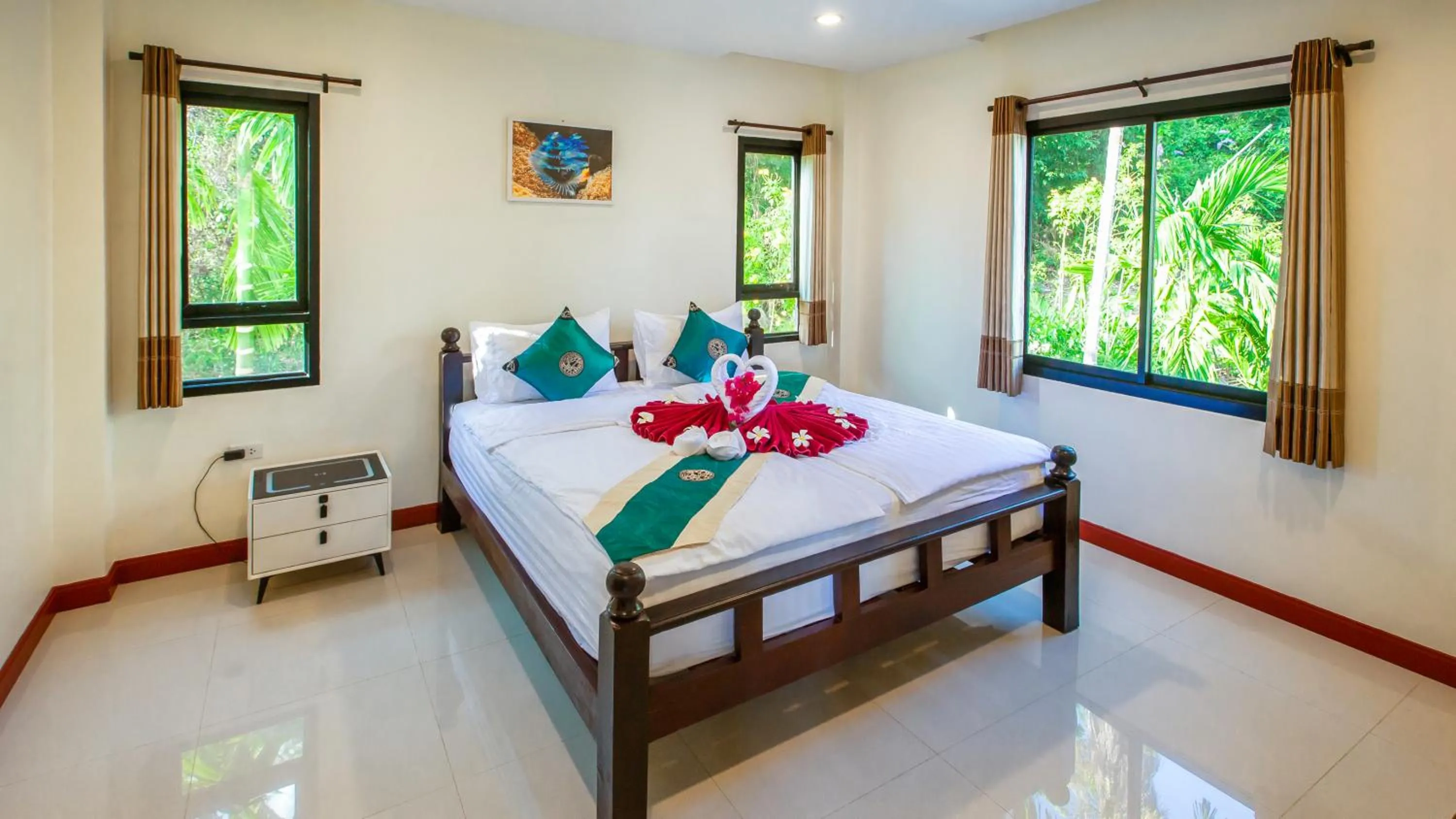 Bedroom, Bed in White Flower Lanta