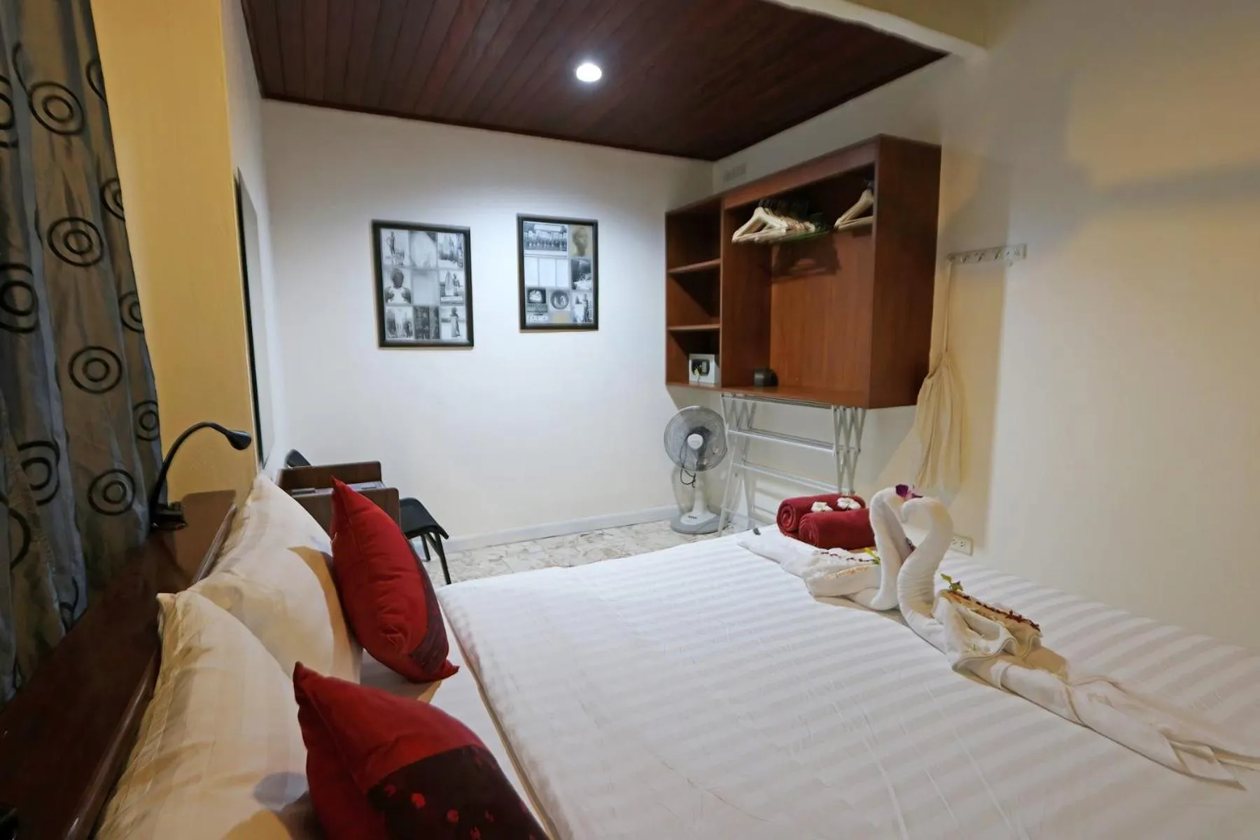 Bed in White Flower Lanta