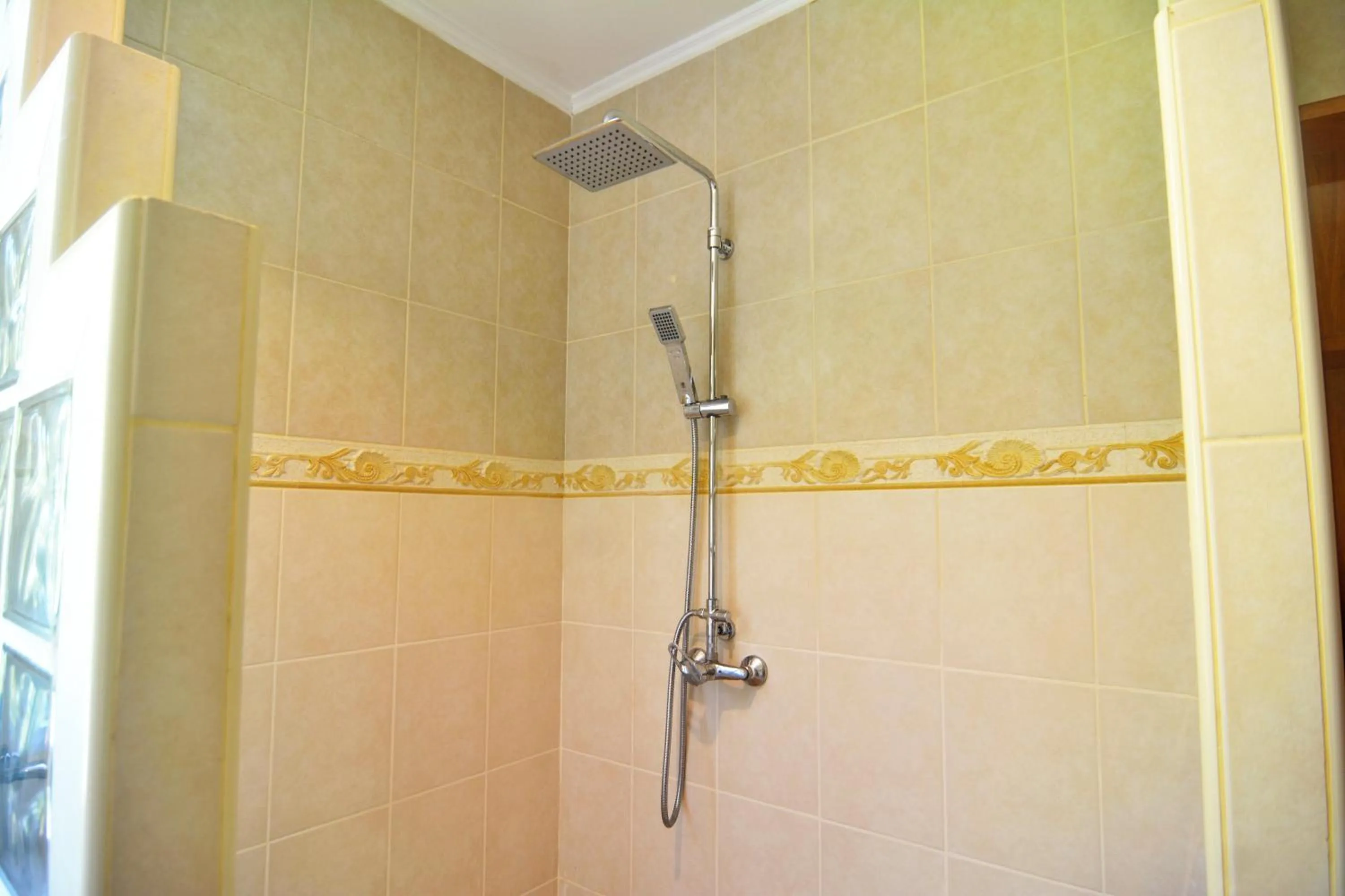 Shower in White Flower Lanta