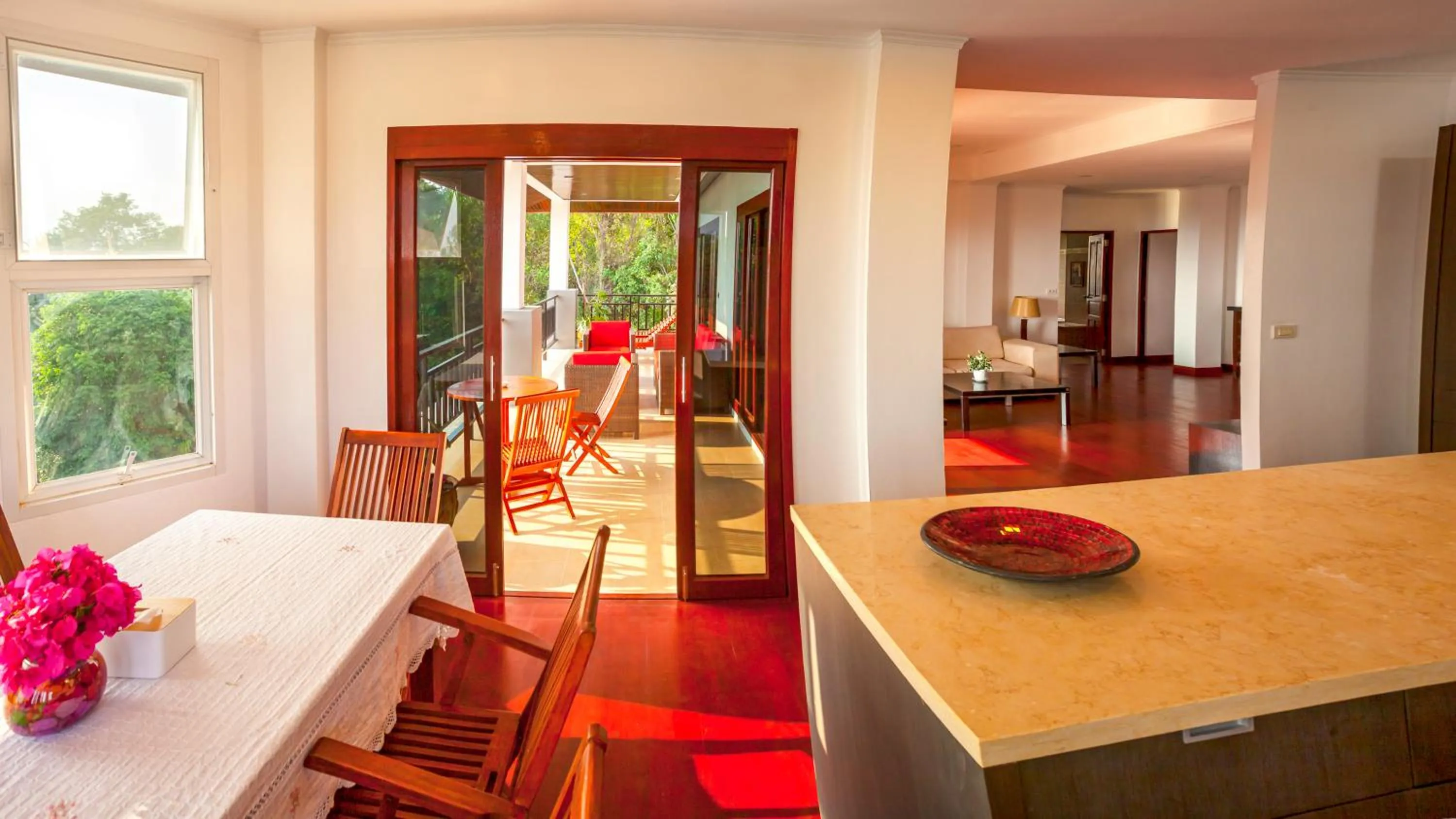 Restaurant/places to eat in White Flower Lanta