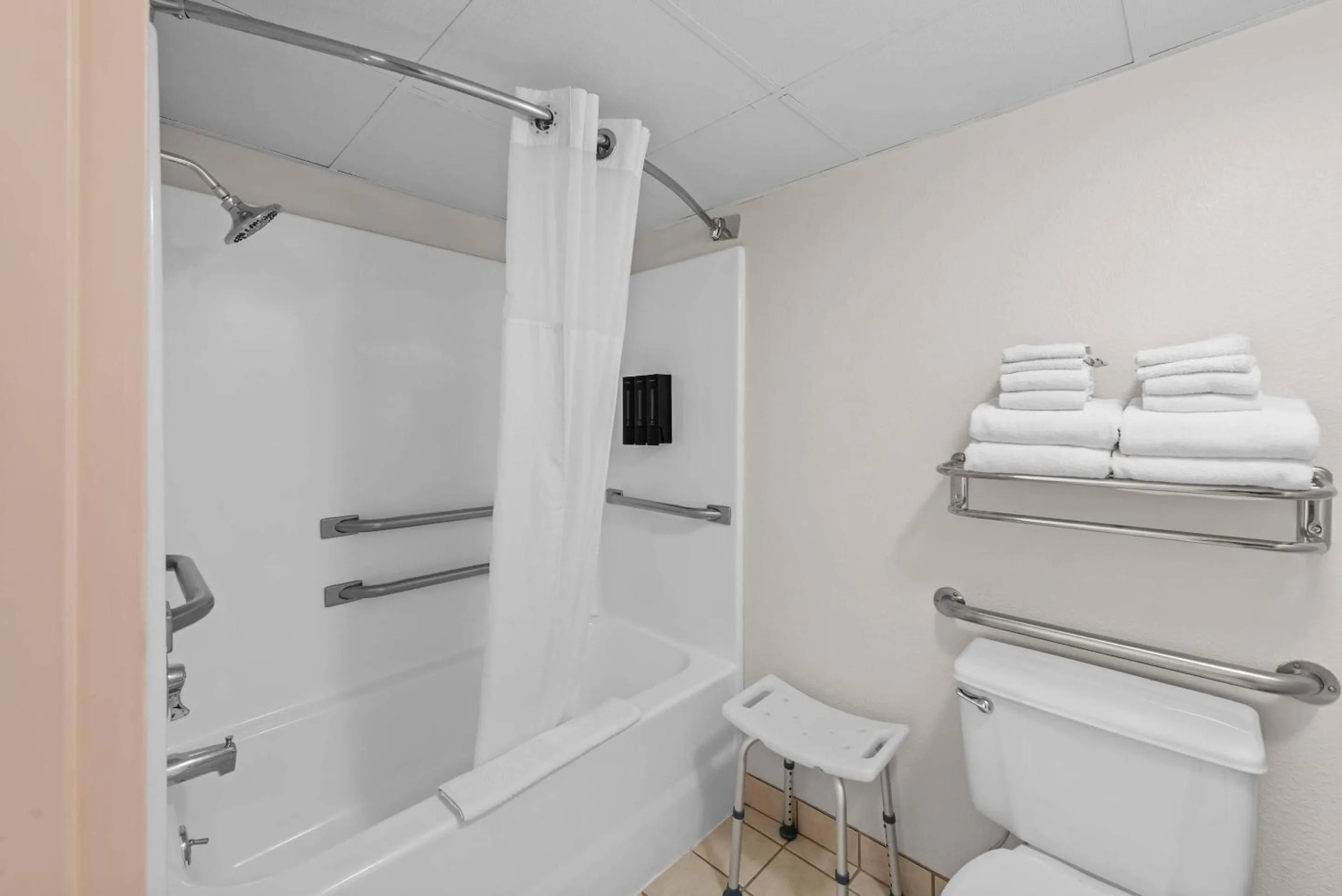 Bedroom in Clarion Inn Branson