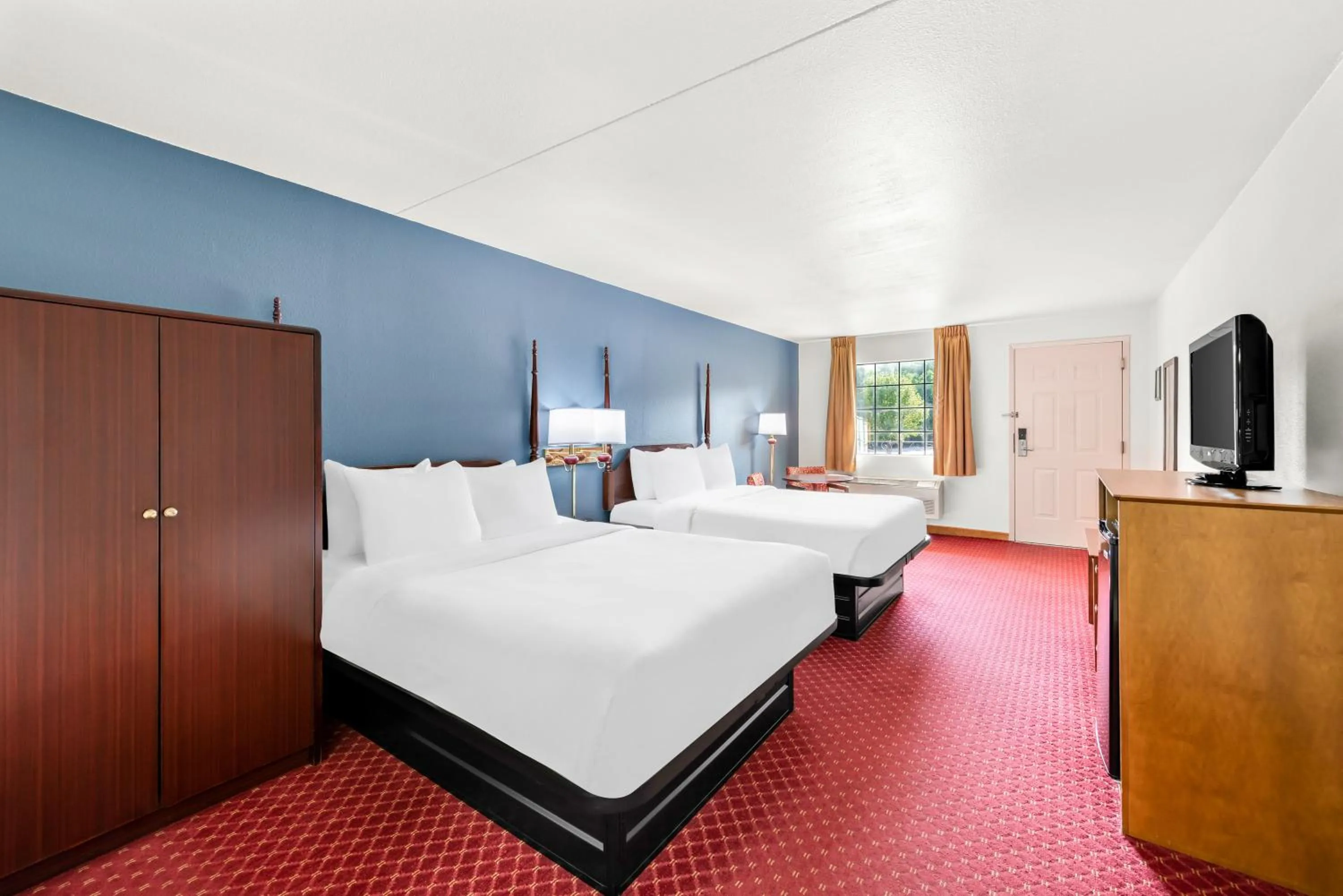 Bed in Clarion Inn Branson