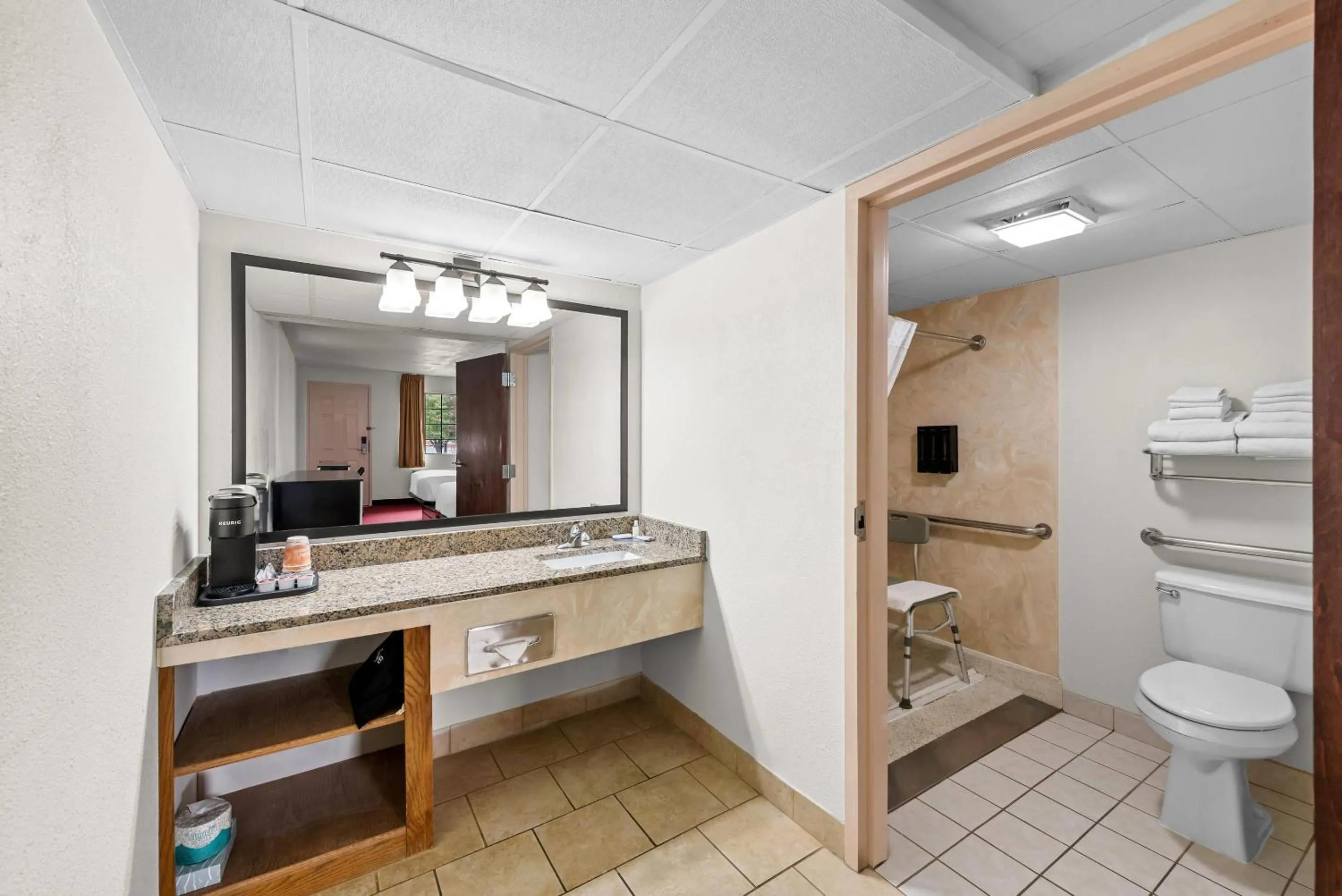 Bedroom in Clarion Inn Branson