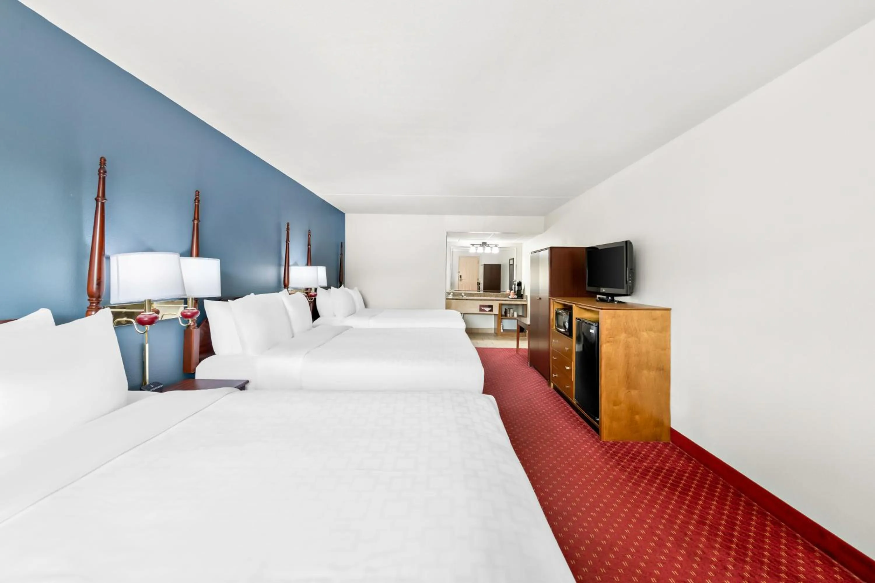 Bed in Clarion Inn Branson