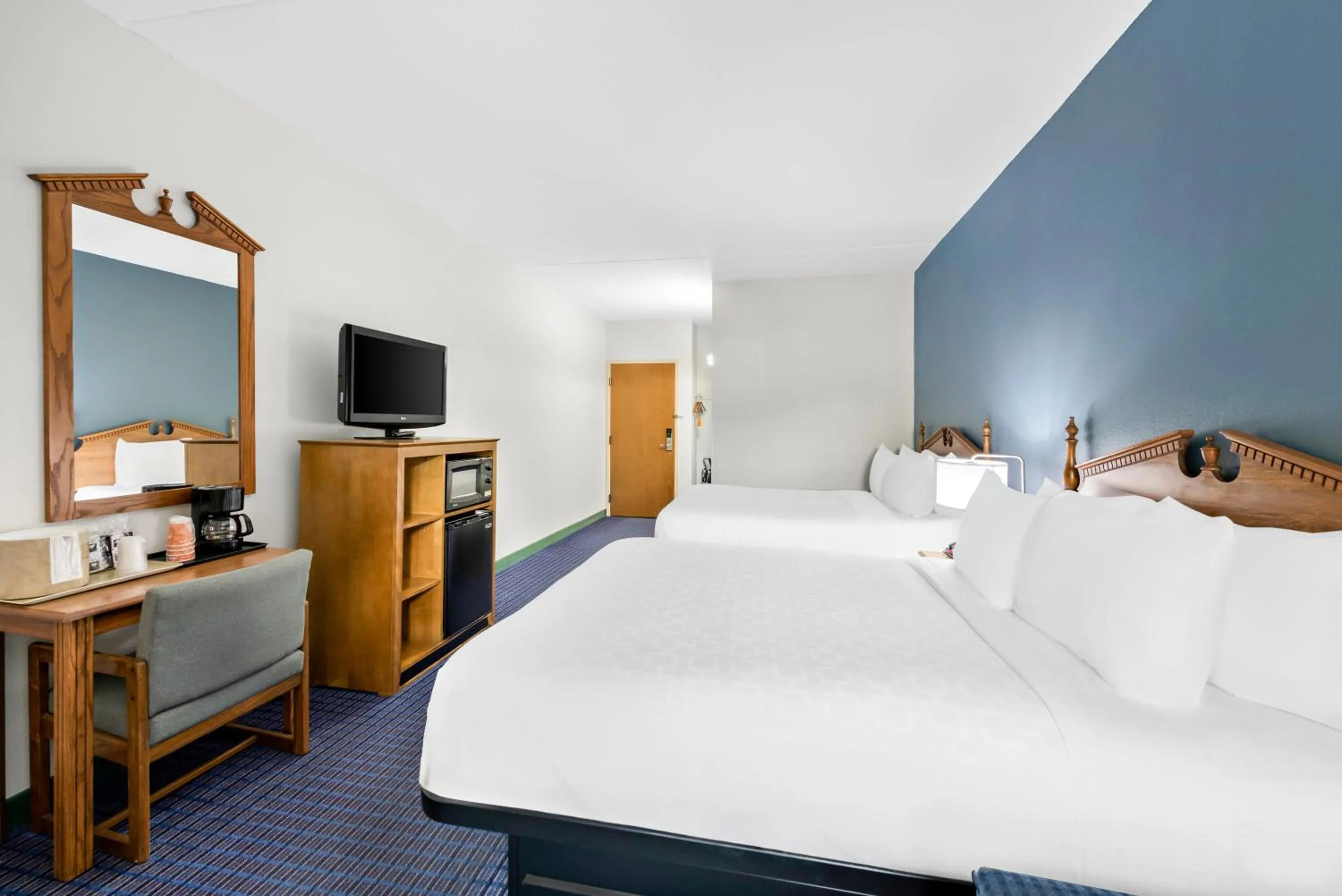 Bed in Clarion Inn Branson